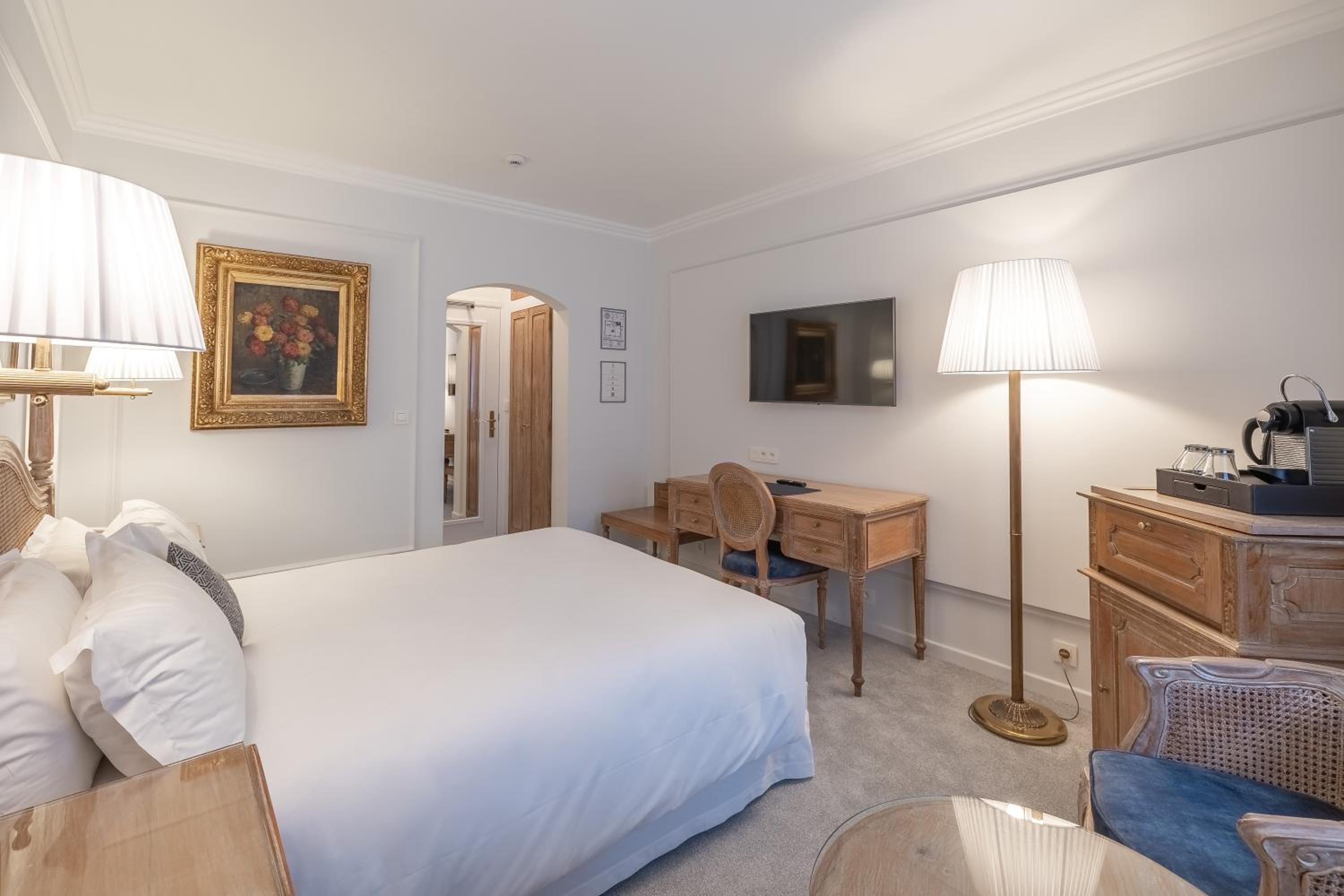 Classic Double Room with Shower photo 3