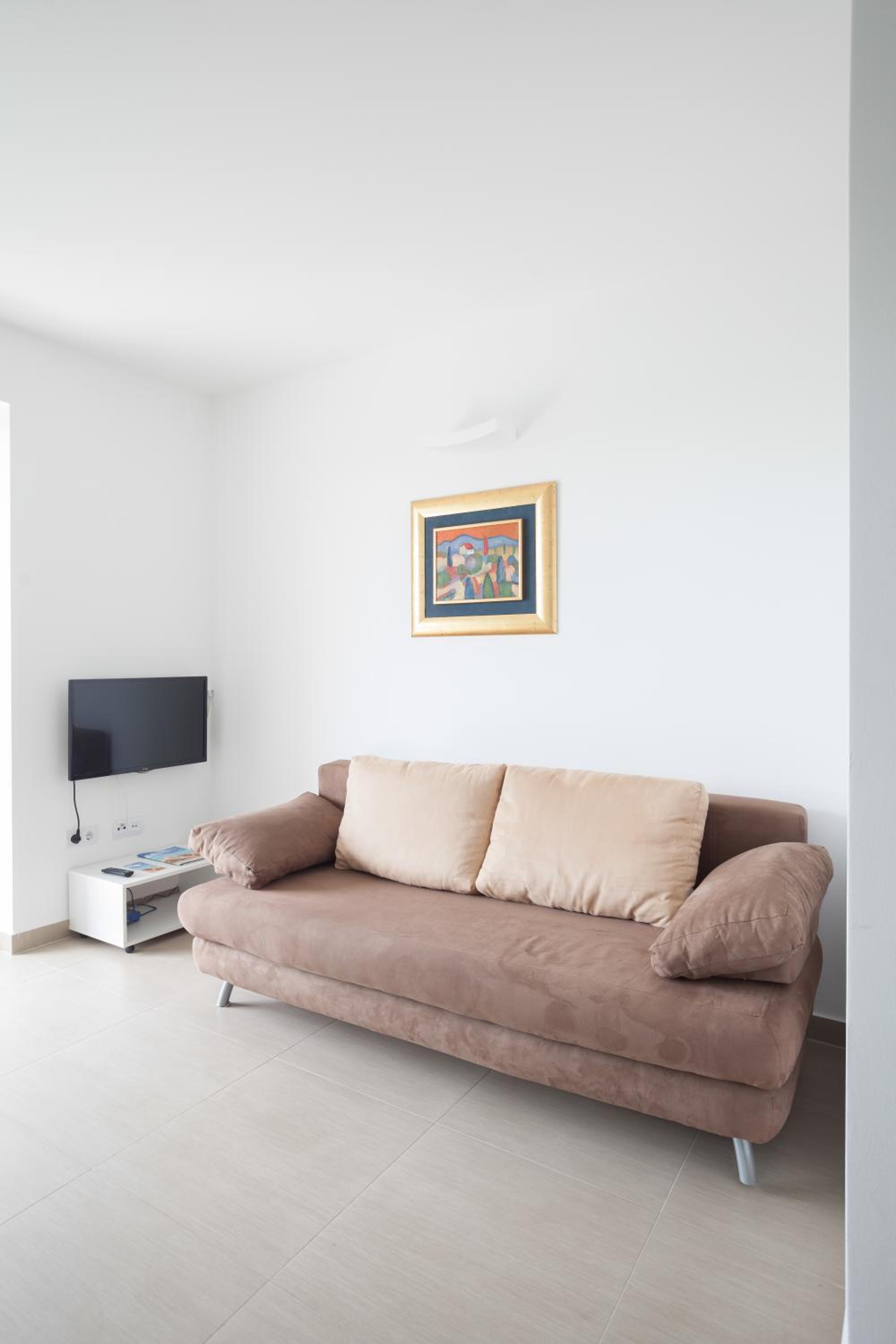 Studio Apartment with Balcony and Sea View - Photo 5