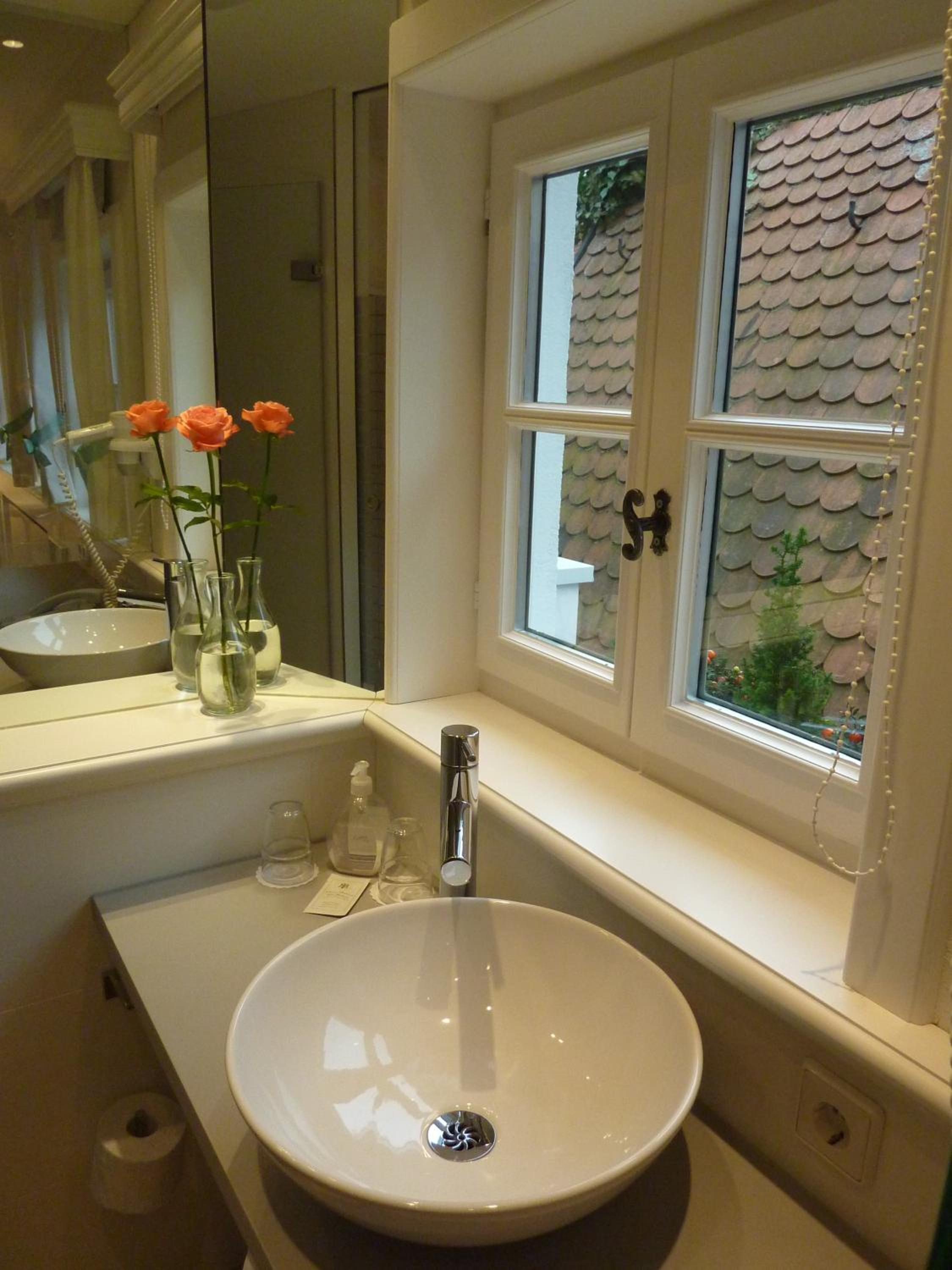 Budget Double Room - Photo 9