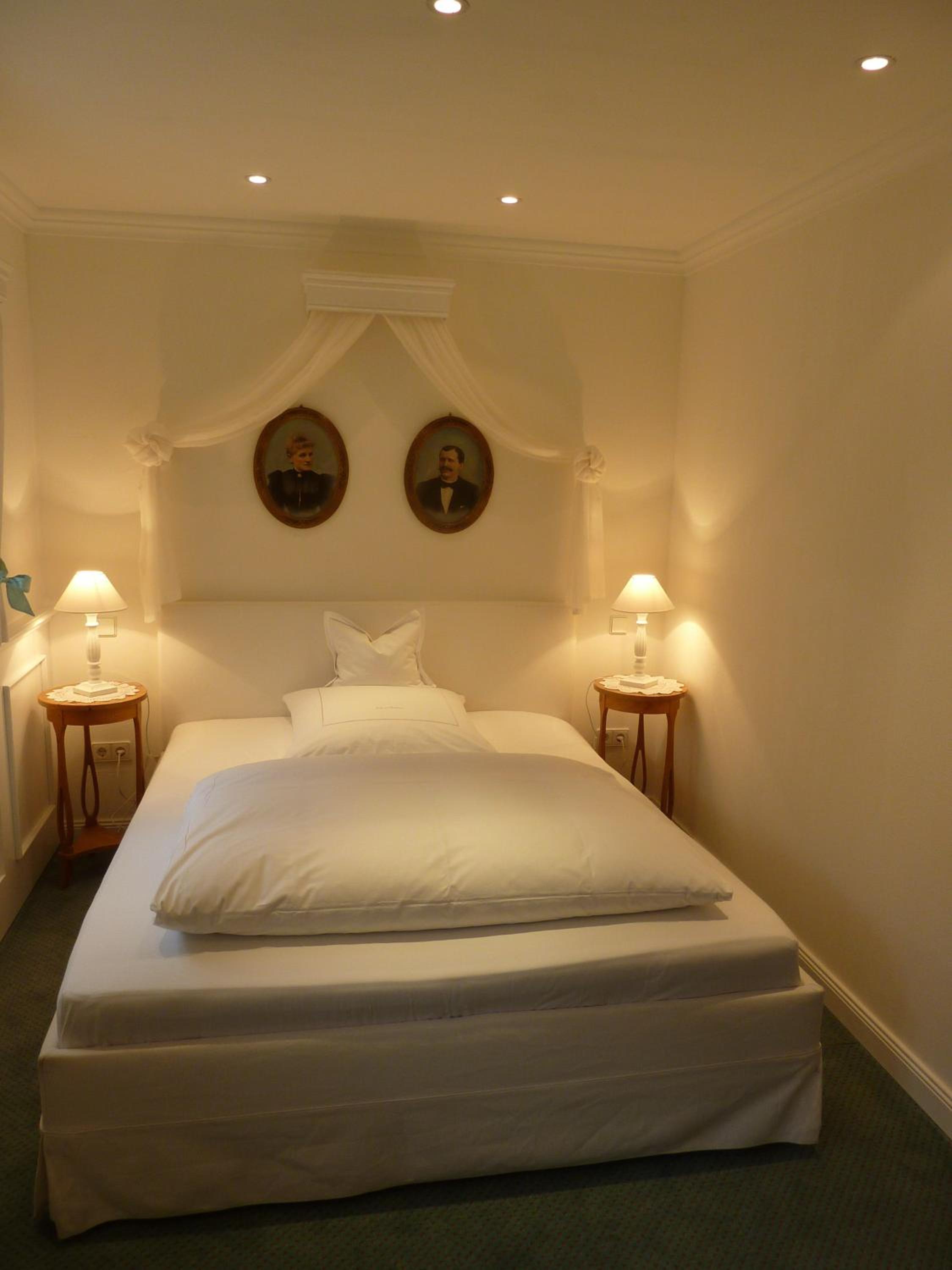 Budget Double Room - Photo 8