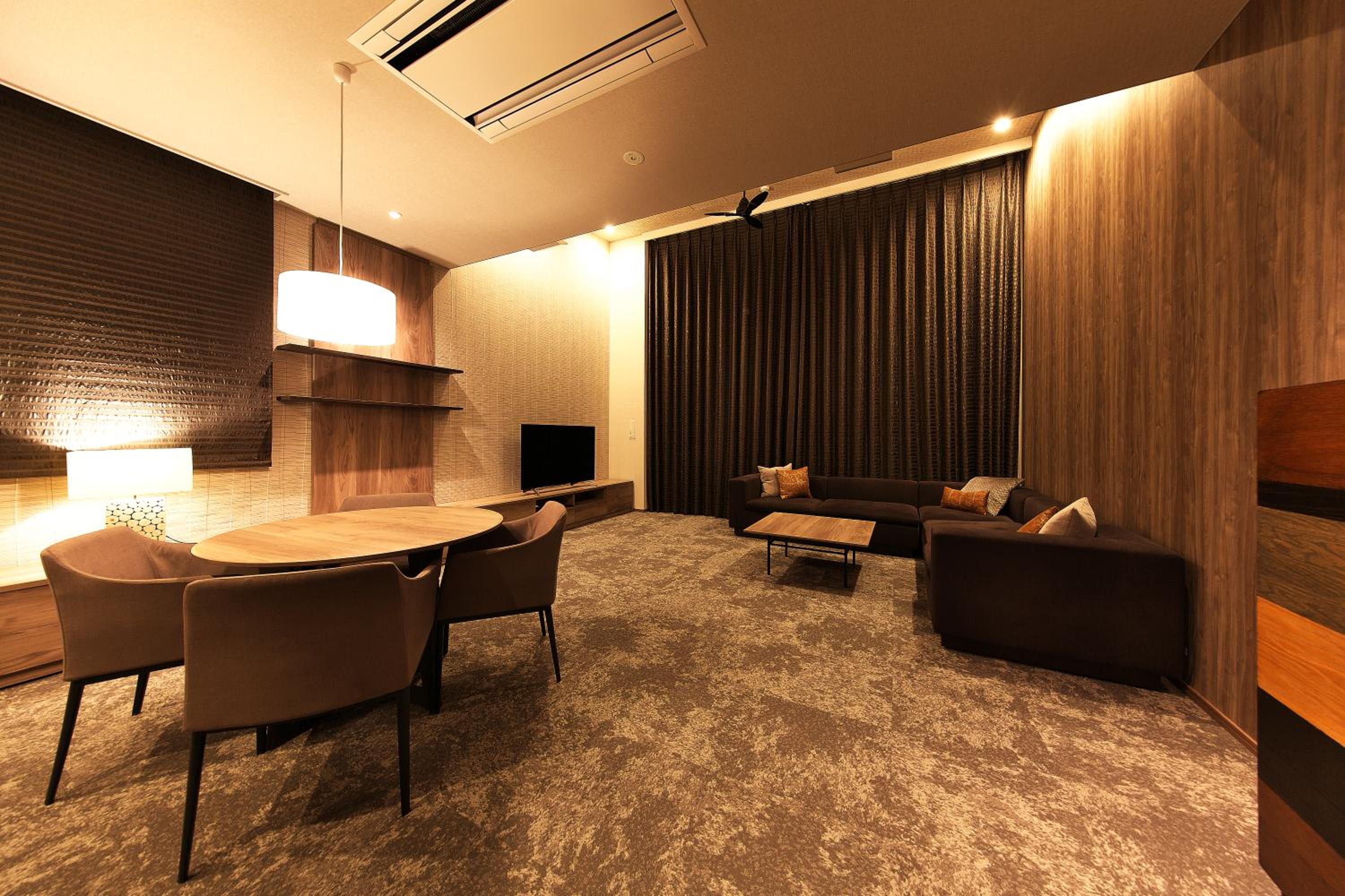 Suite - Photo 16