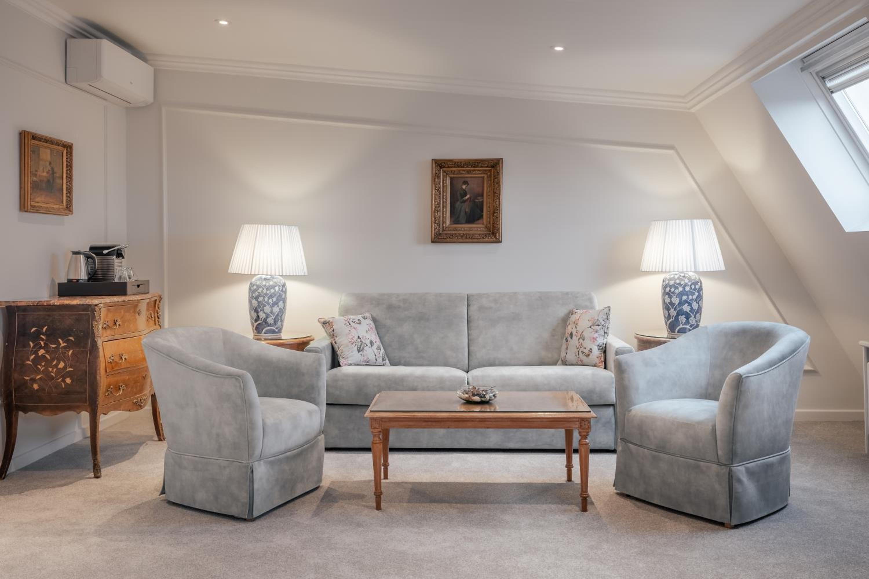 Suite - Photo 3