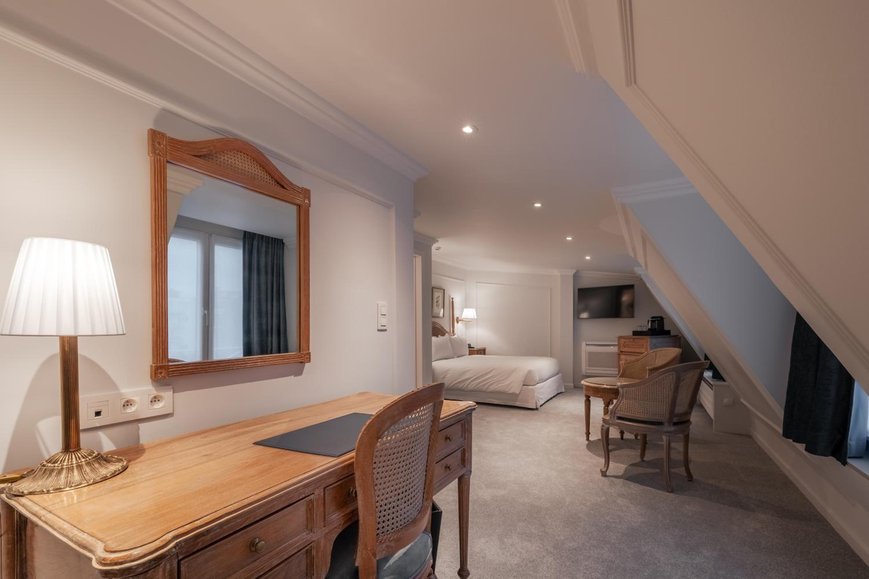 Suite - Photo 8