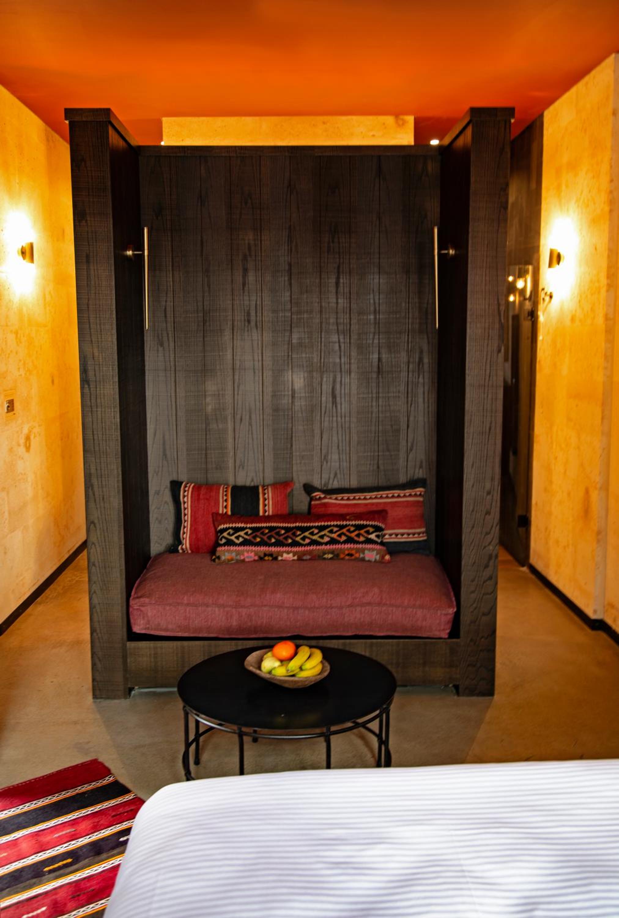 Deluxe with Balcony - Photo 3