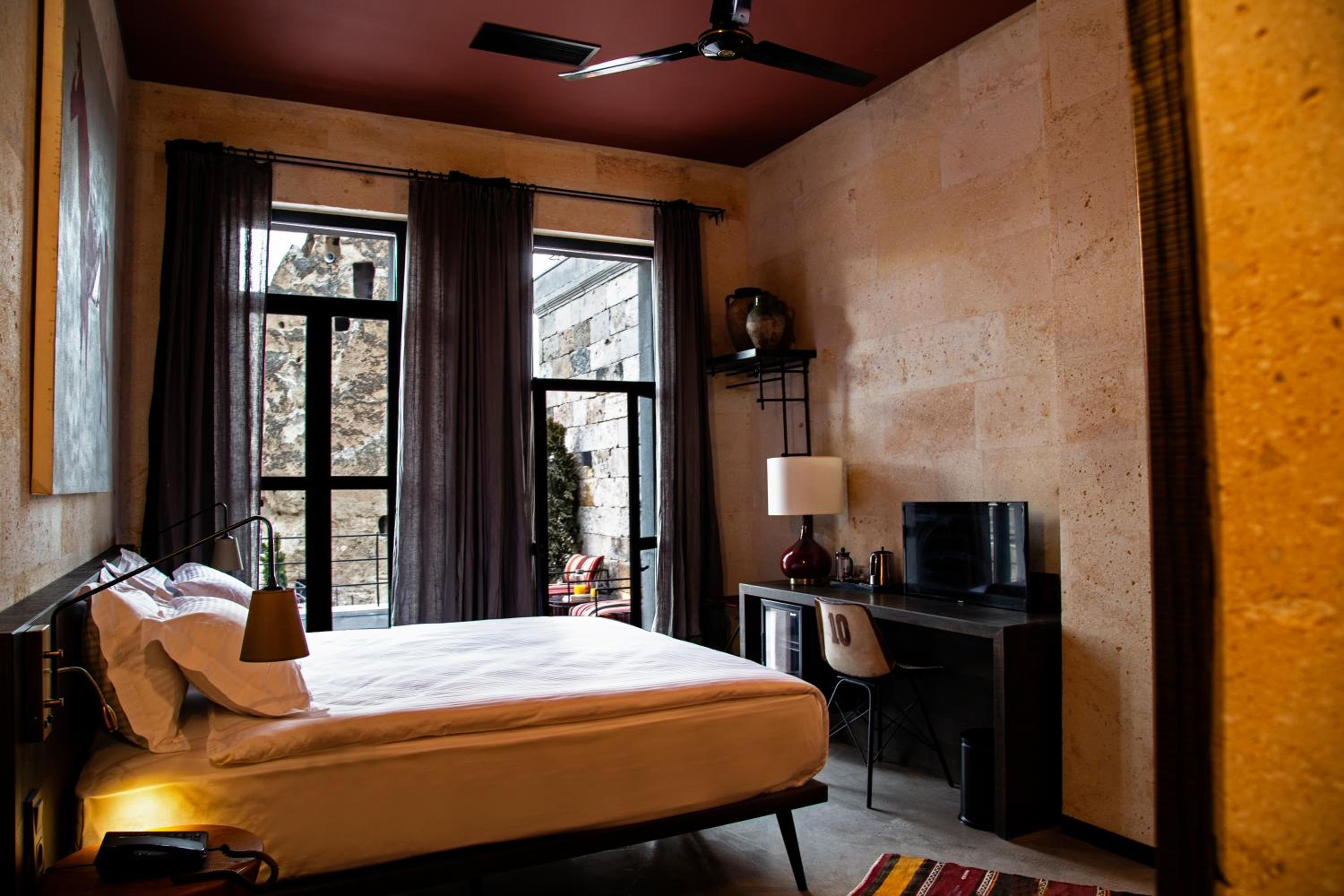 Deluxe with Balcony - Photo 1