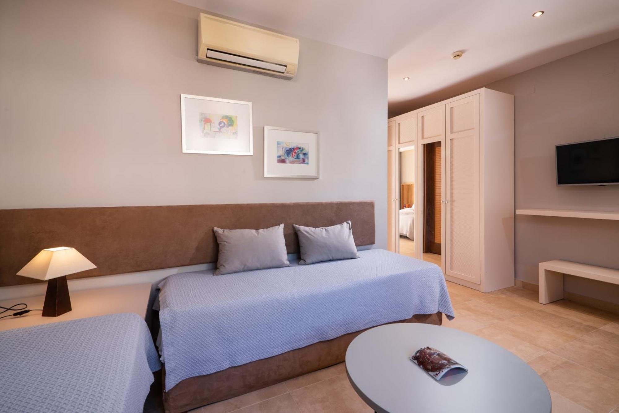Deluxe Junior Suite Beach Front - Photo 5