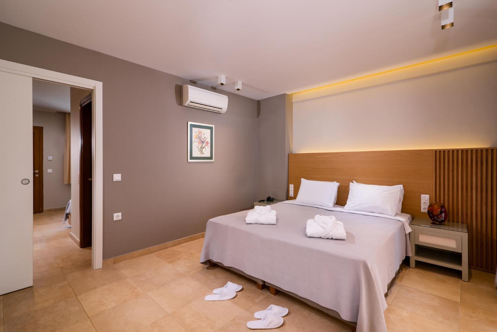 Deluxe Junior Suite Beach Front - Photo 3
