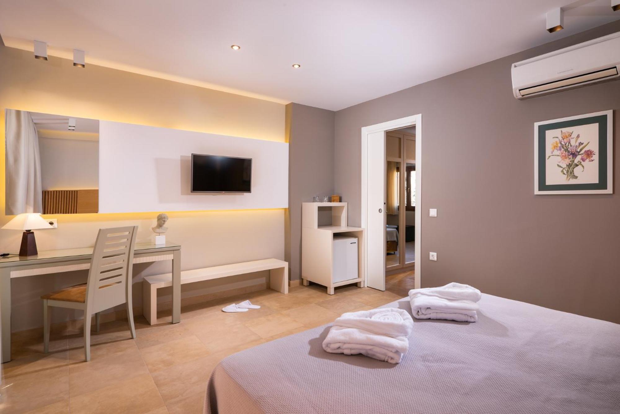 Deluxe Junior Suite Beach Front - Photo 6