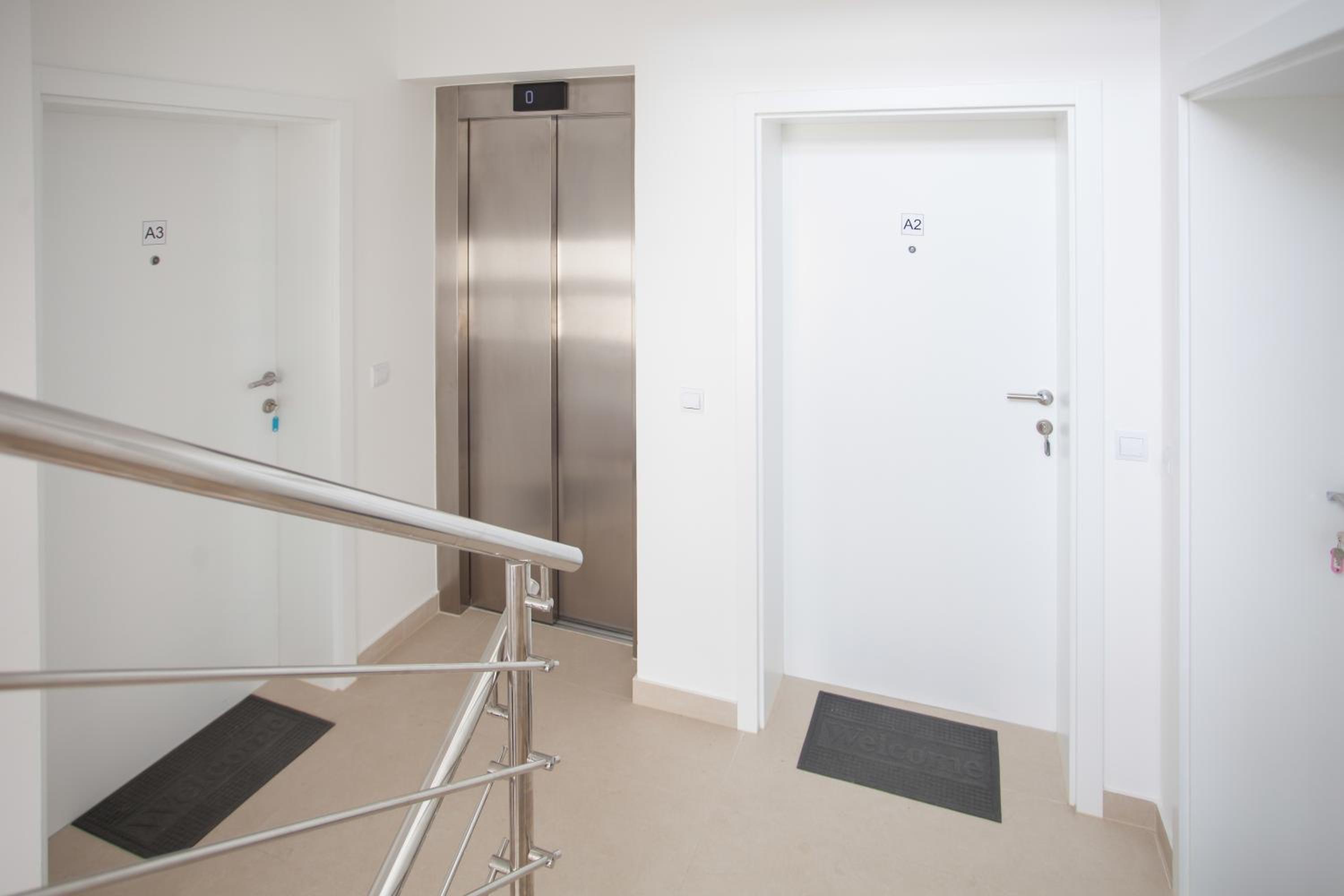 Studio Apartment with Balcony photo 3