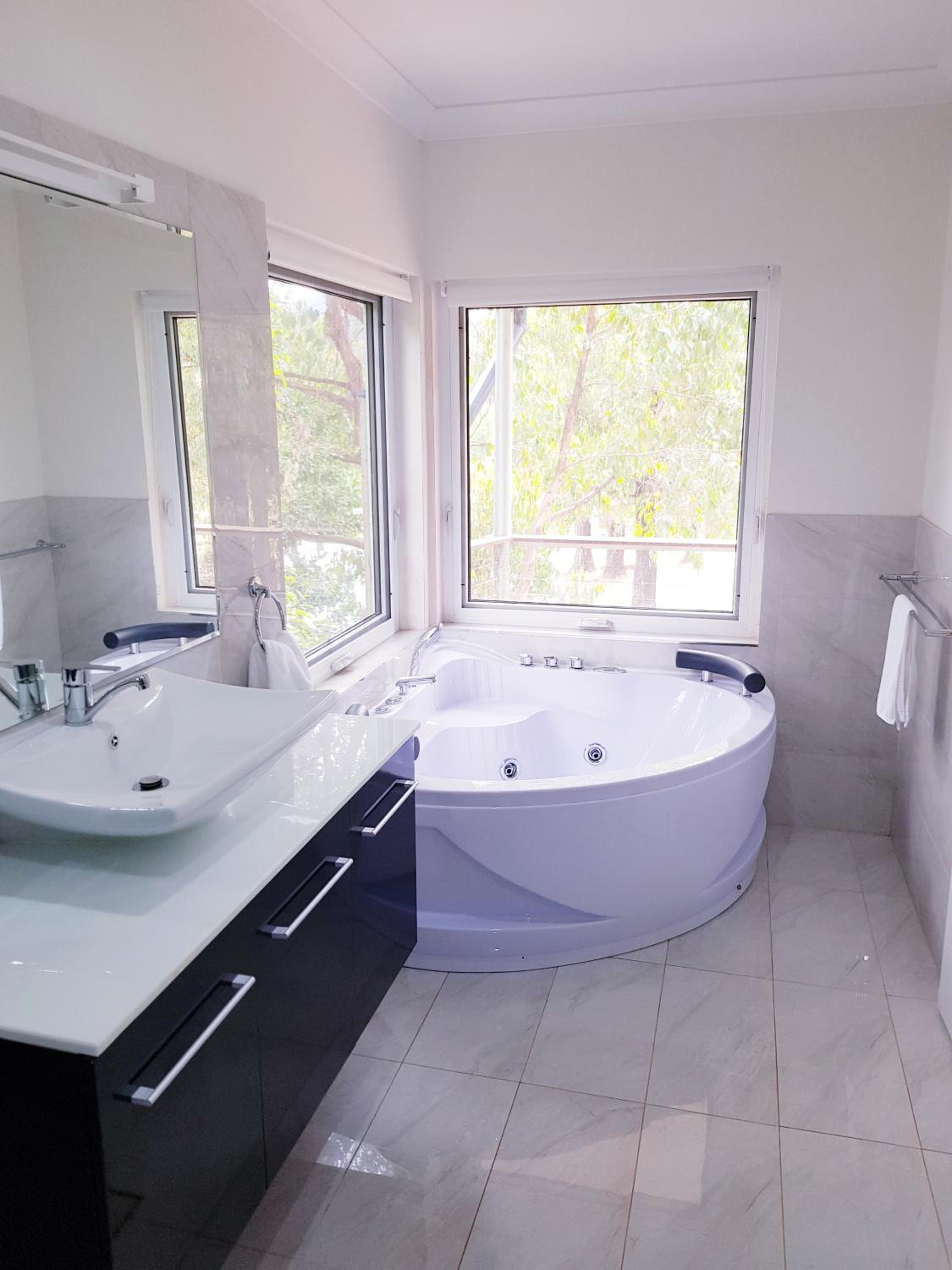 King Room with Spa Bath photo 2