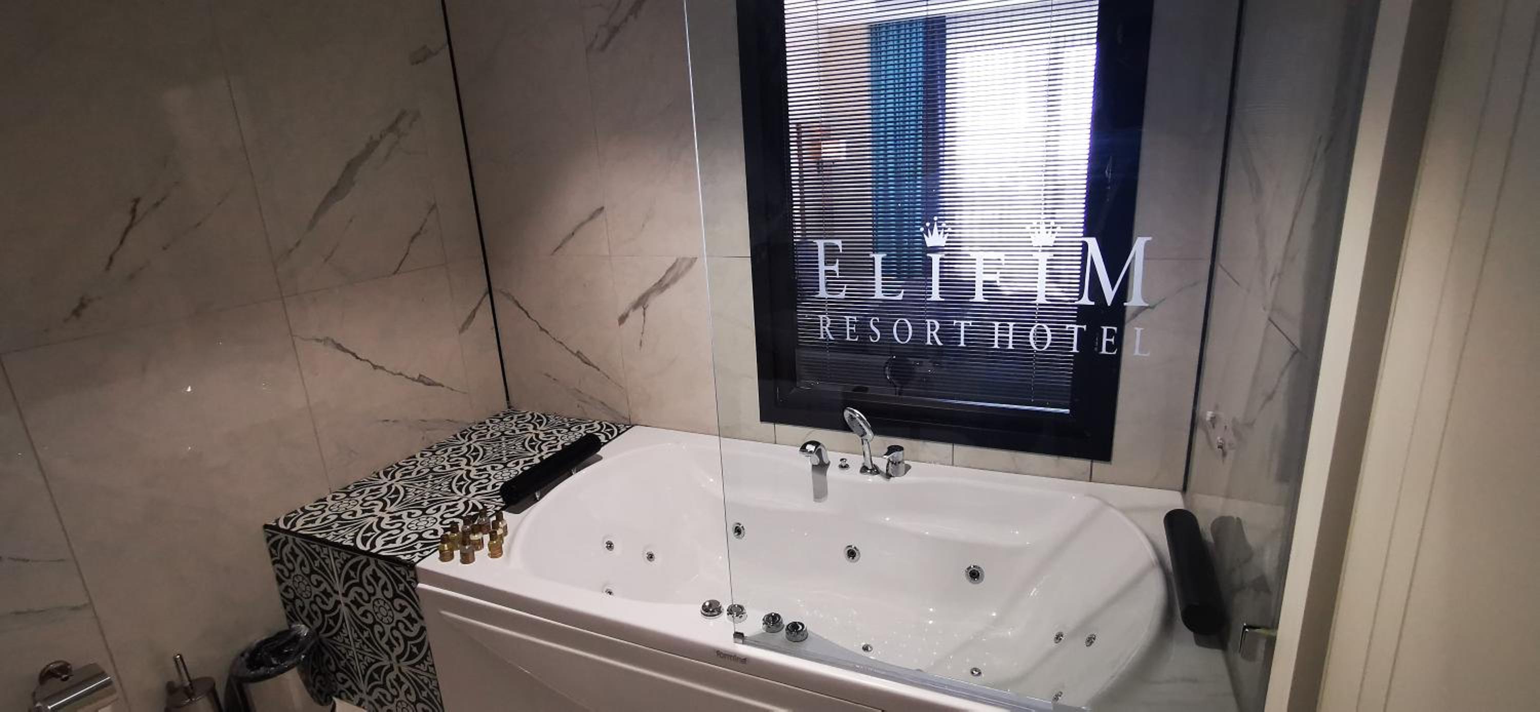 Suite with Spa Bath photo 2