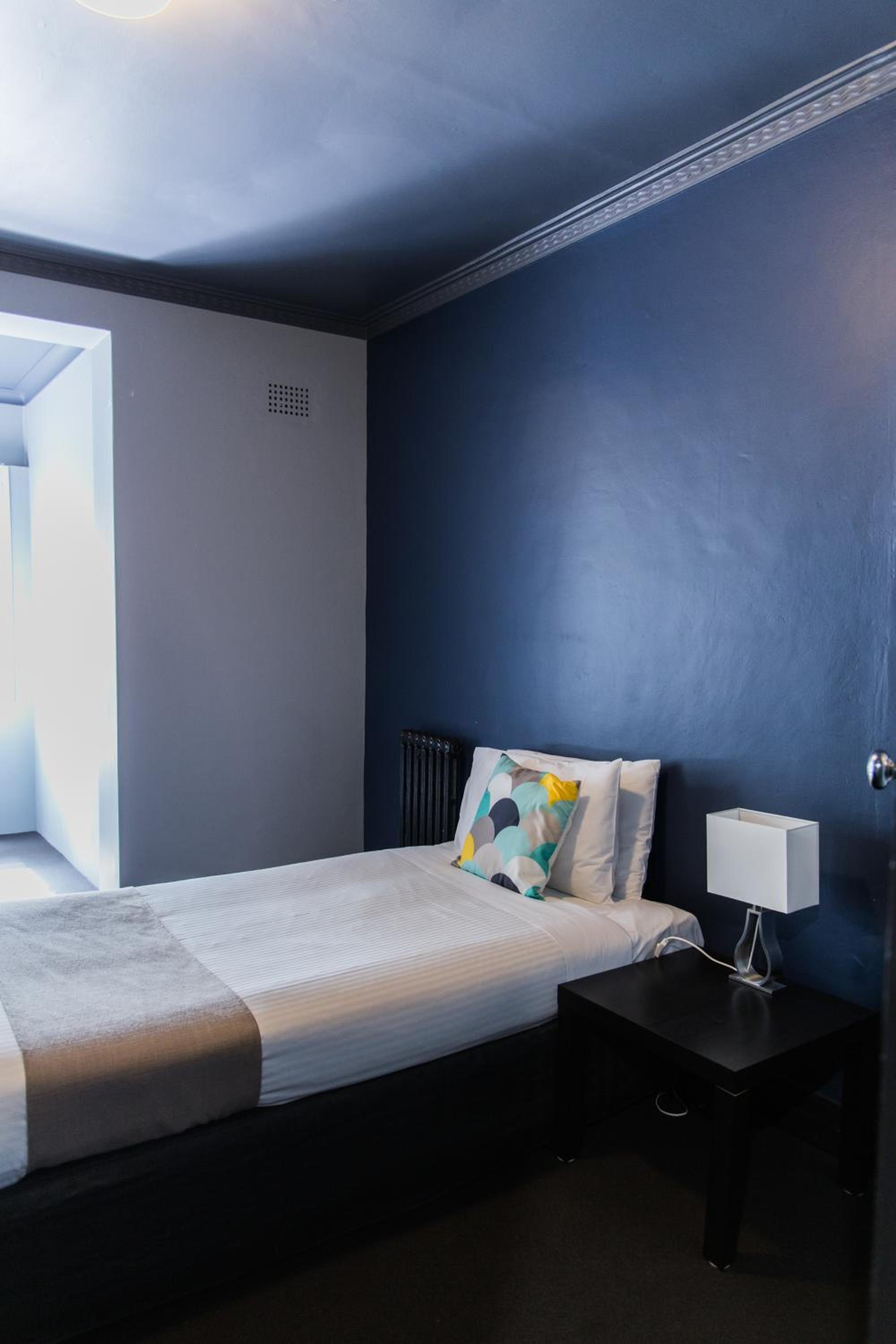 Standard Twin Room - Photo 2
