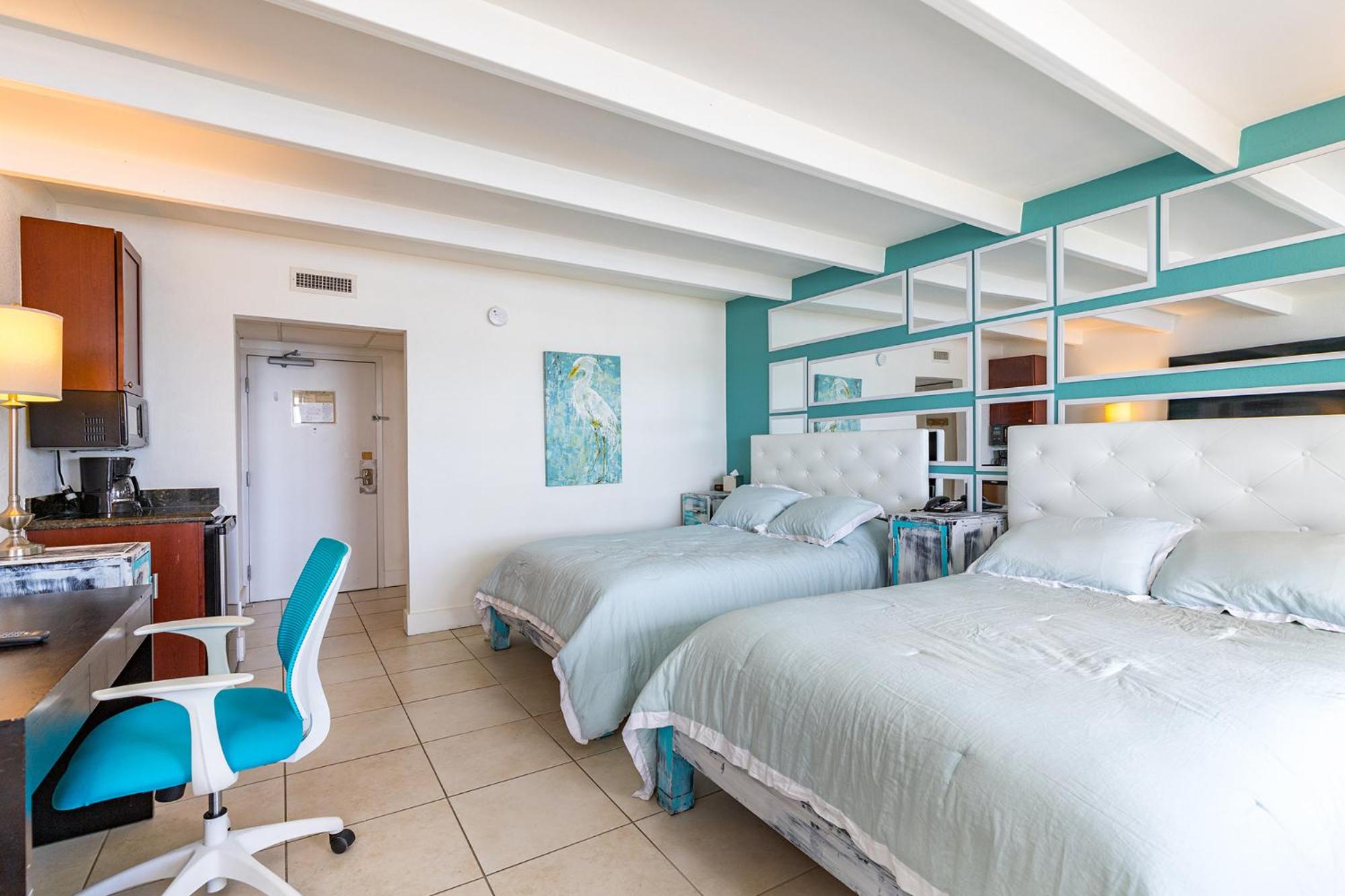 Double Room with Lake View - Photo 4