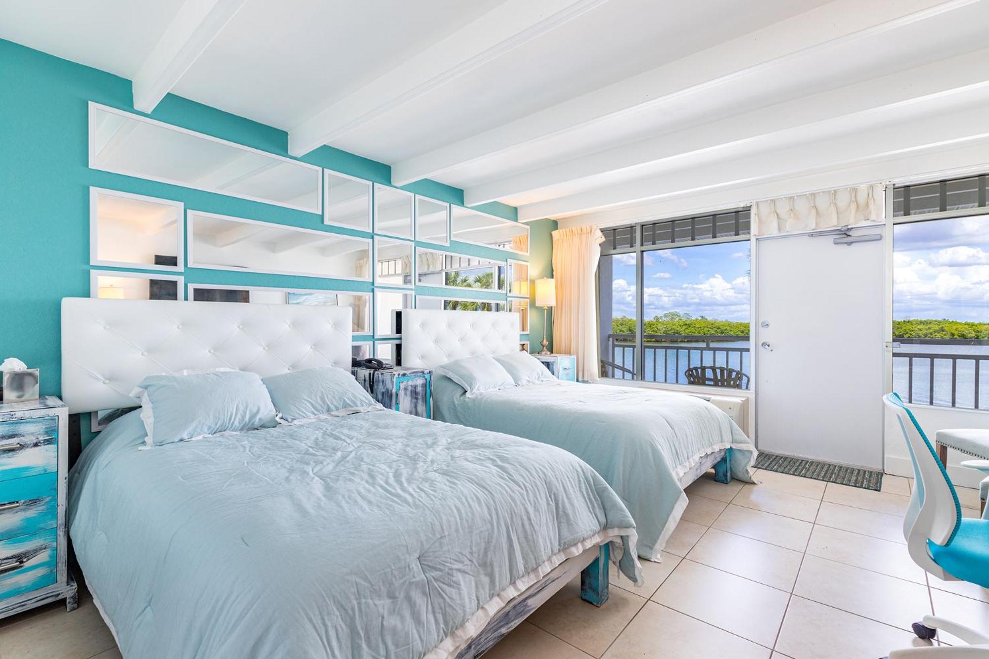 Double Room with Lake View - Photo 23