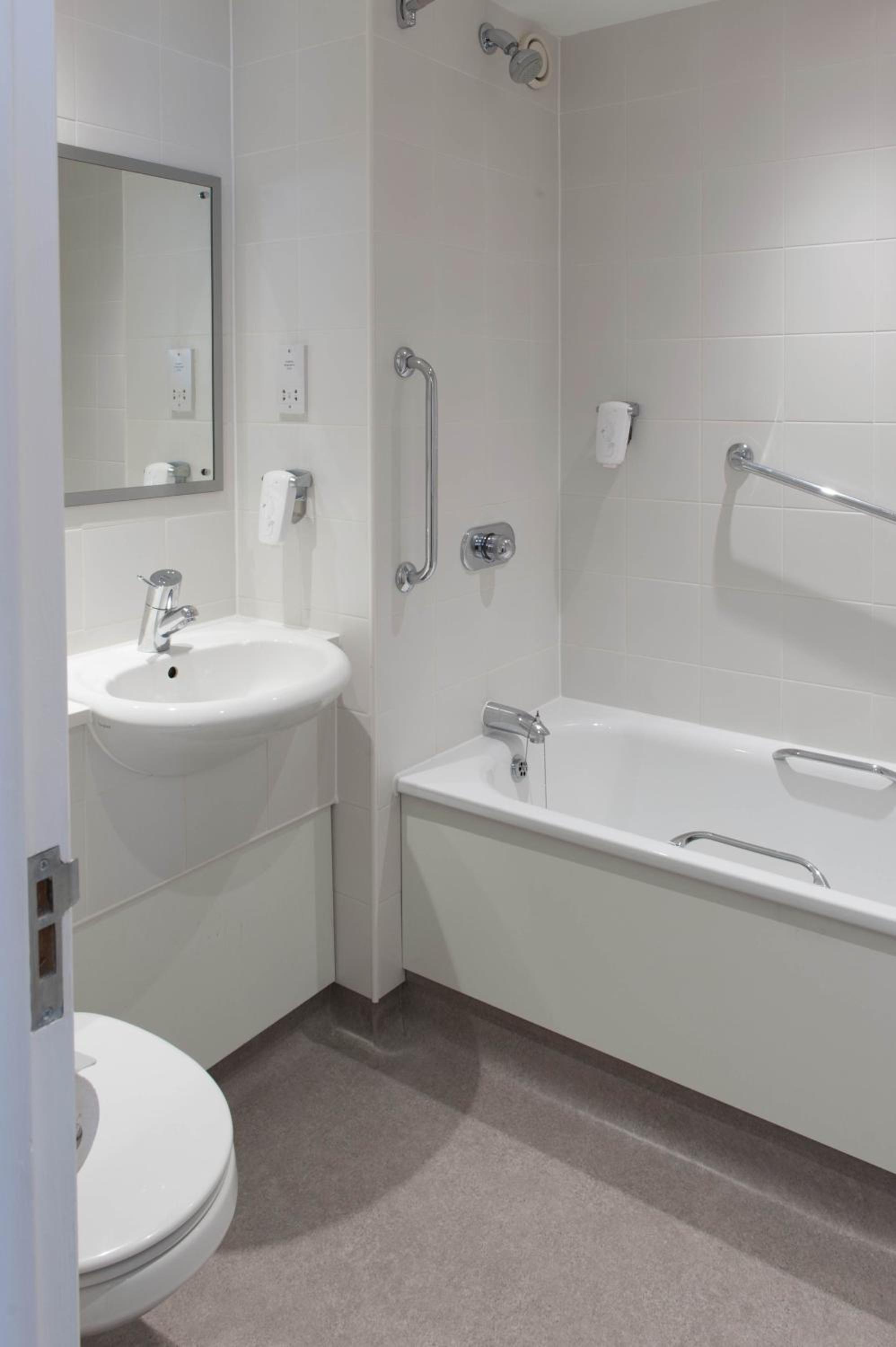 Twin Room - Photo 5