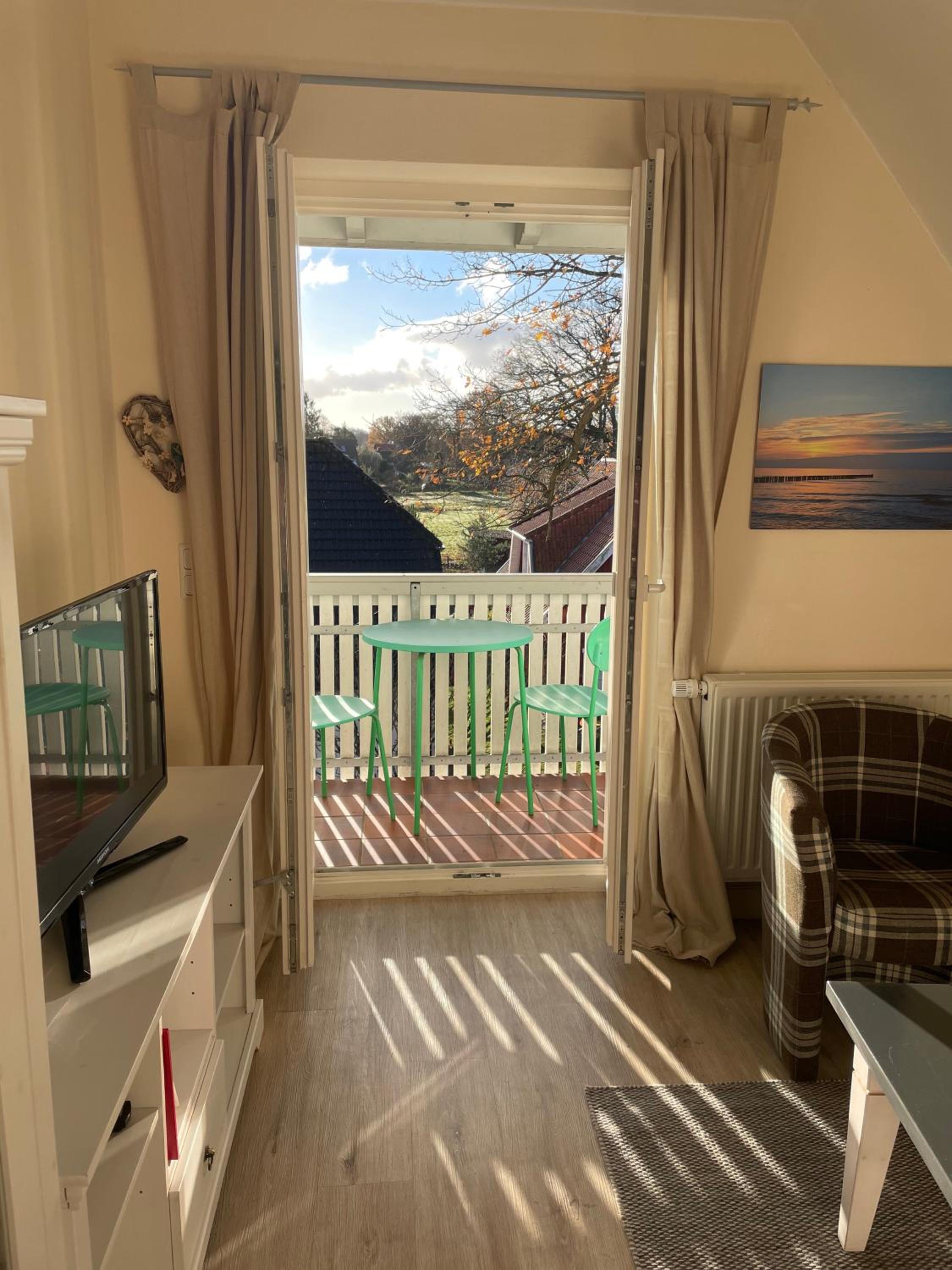 Apartment with Balcony photo 2