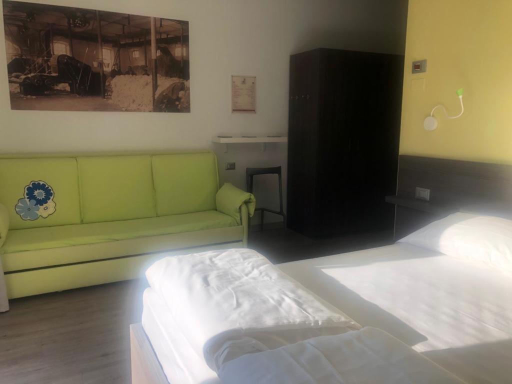 Double Room - Photo 7