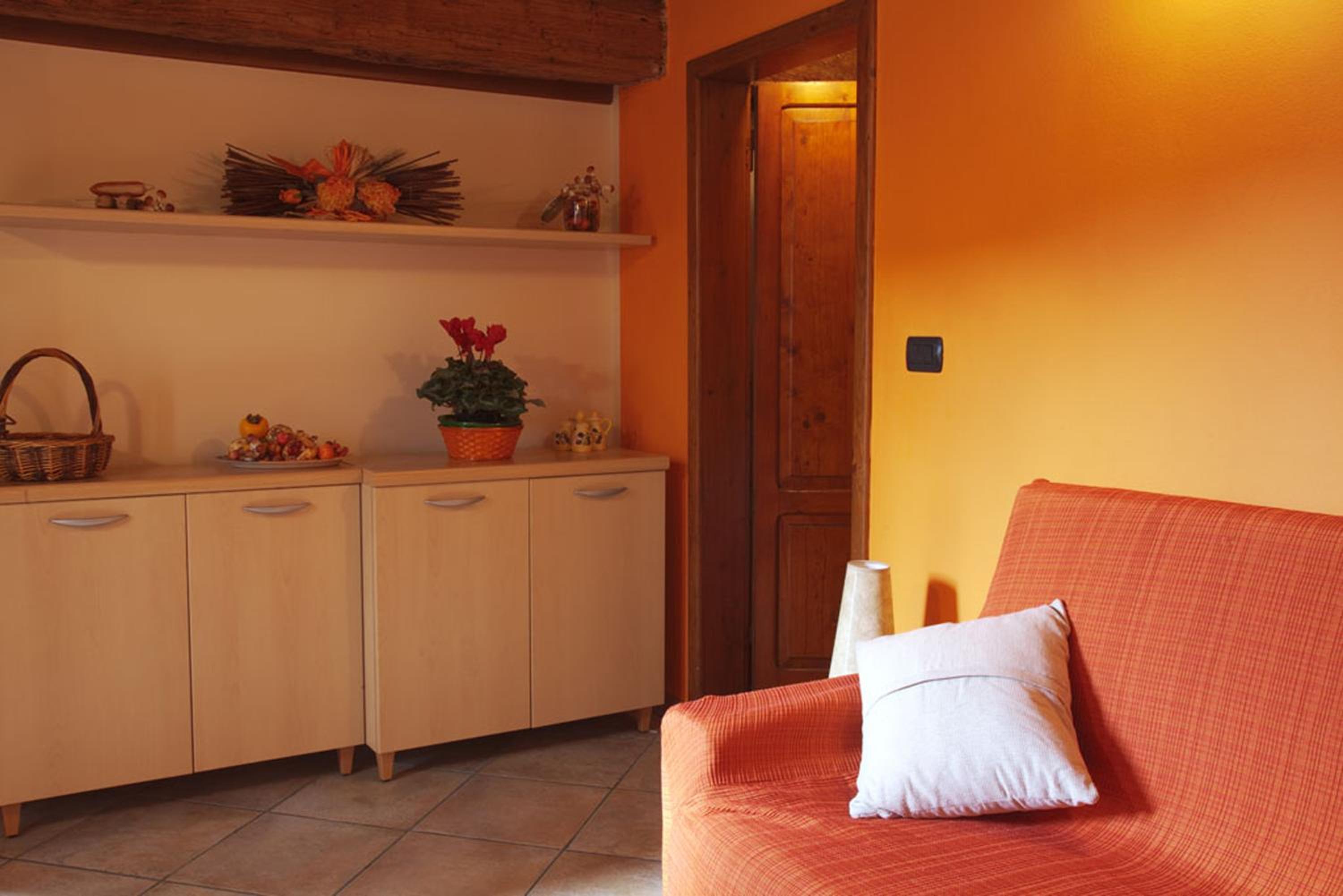 One-Bedroom Apartment - Photo 2