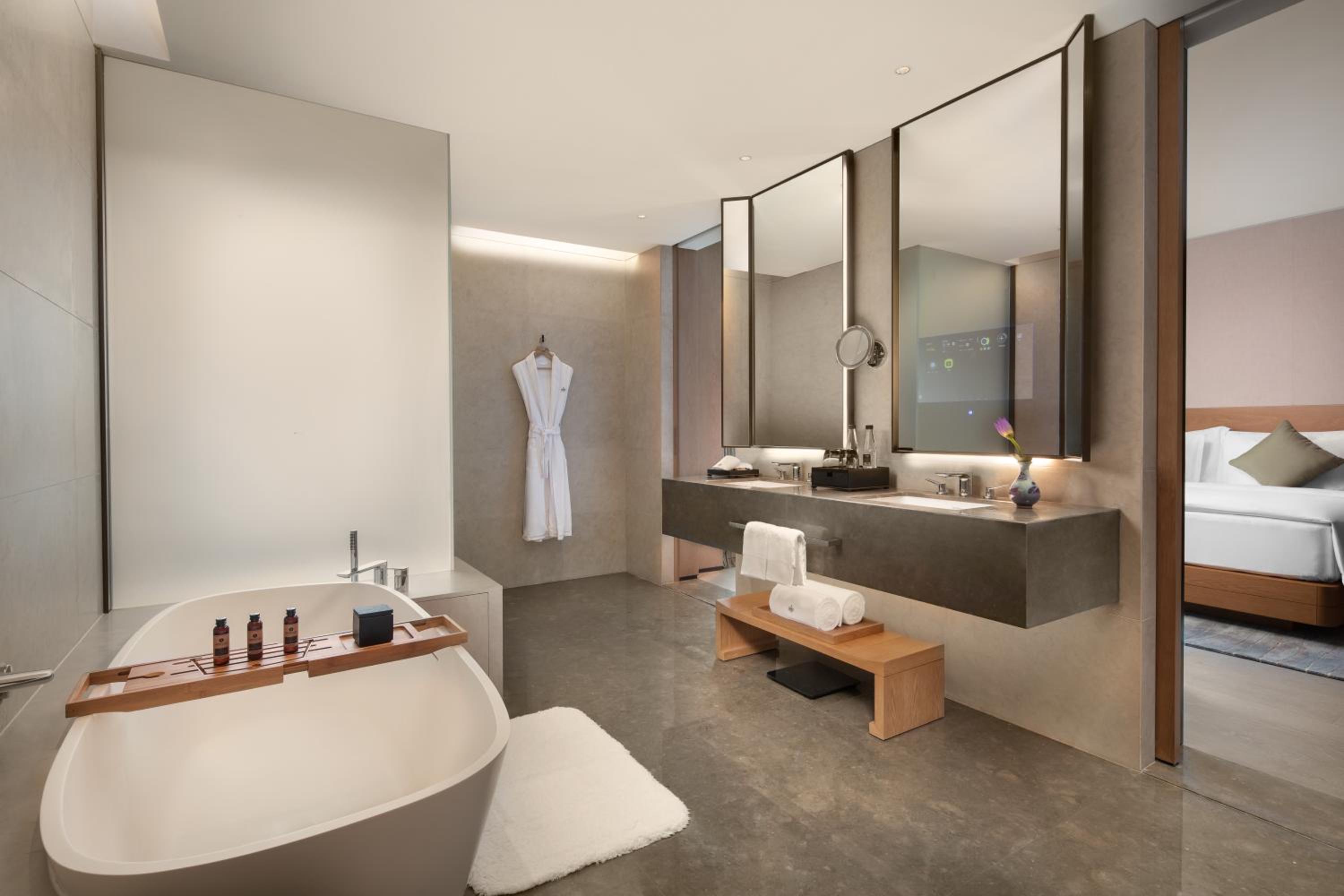 Executive King Suite - Photo 5