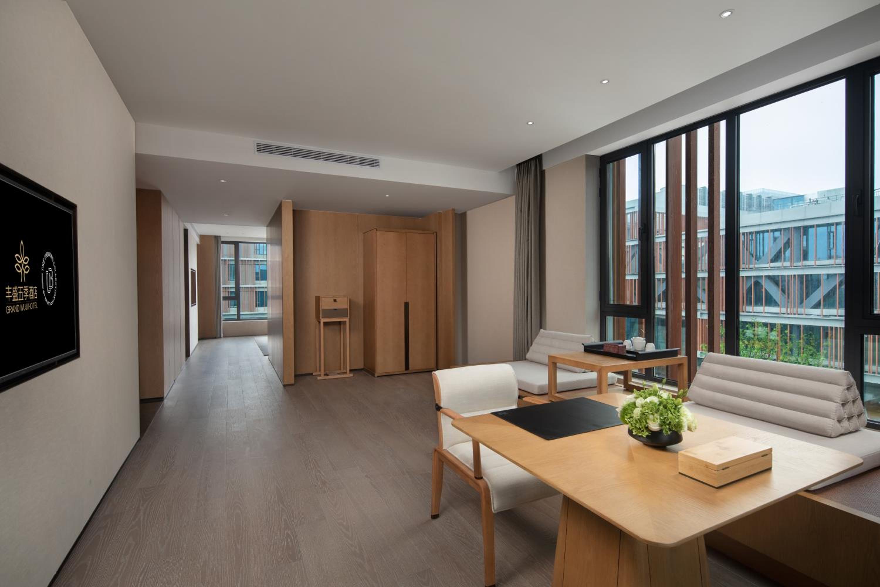 Executive King Suite - Photo 4