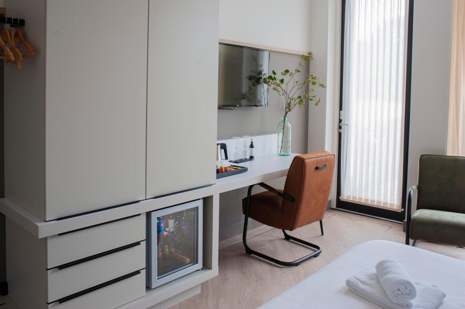Deluxe Twin Room - Photo 11