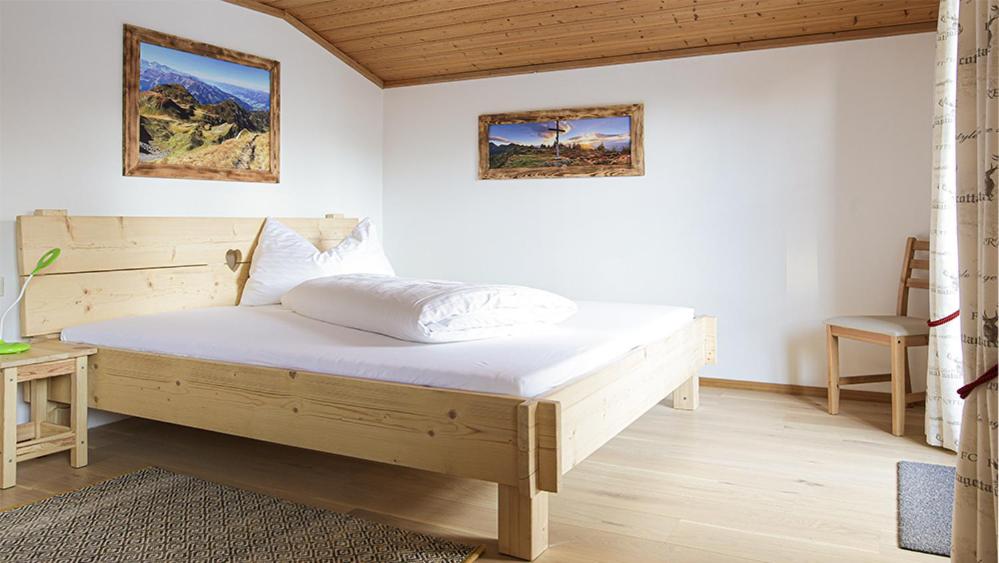 Five-Bedroom House photo 1