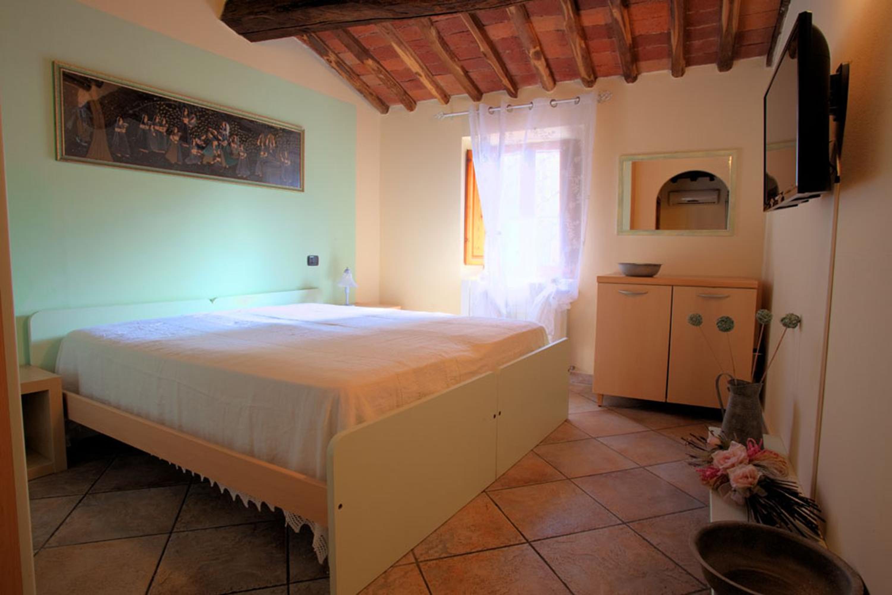 One-Bedroom Apartment - Photo 8