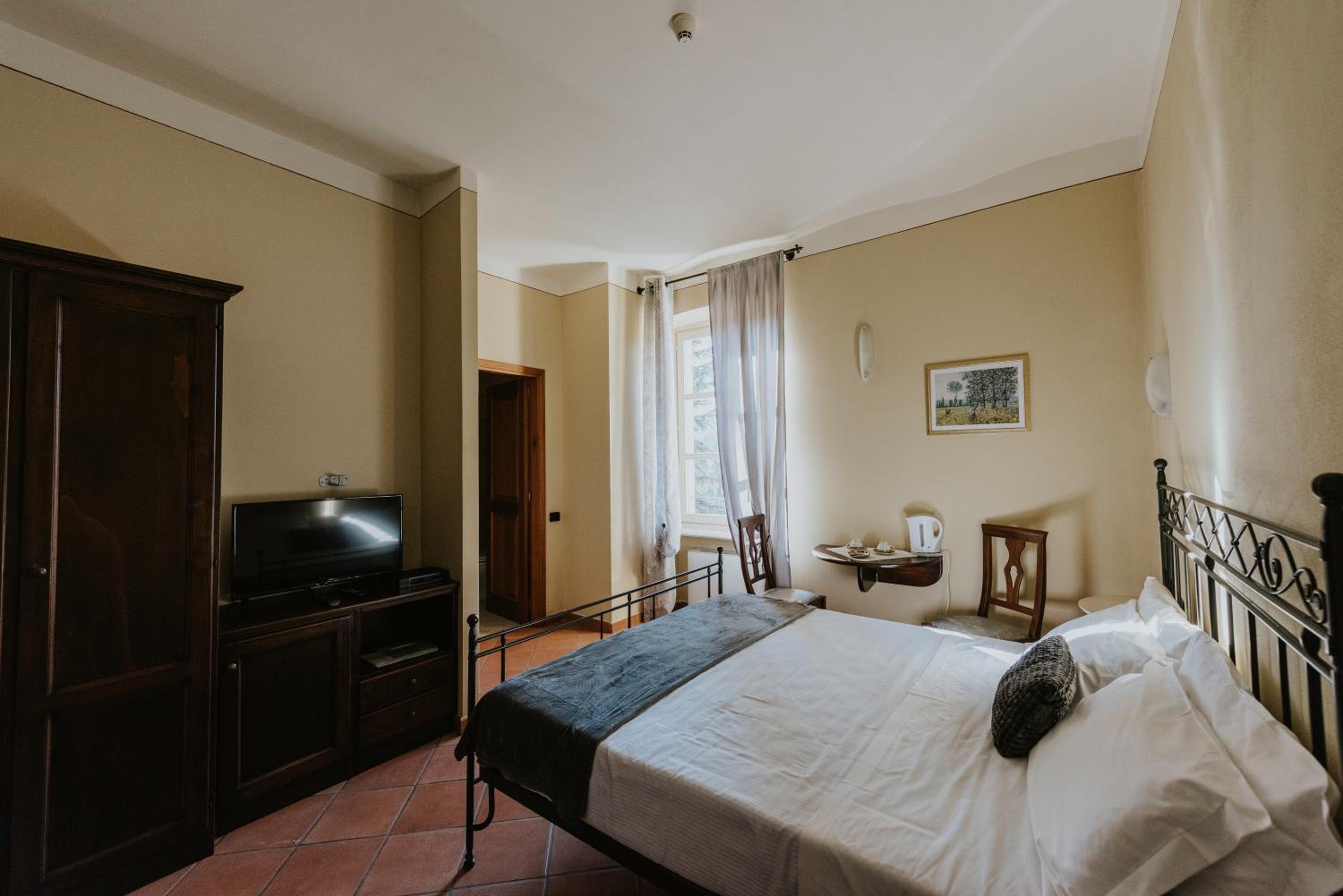 Double Room with Private Bathroom photo 1
