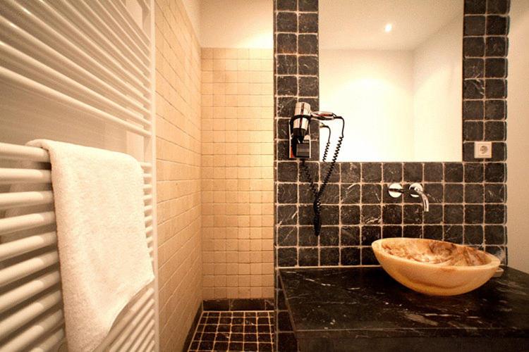 Small Double Room - Photo 4
