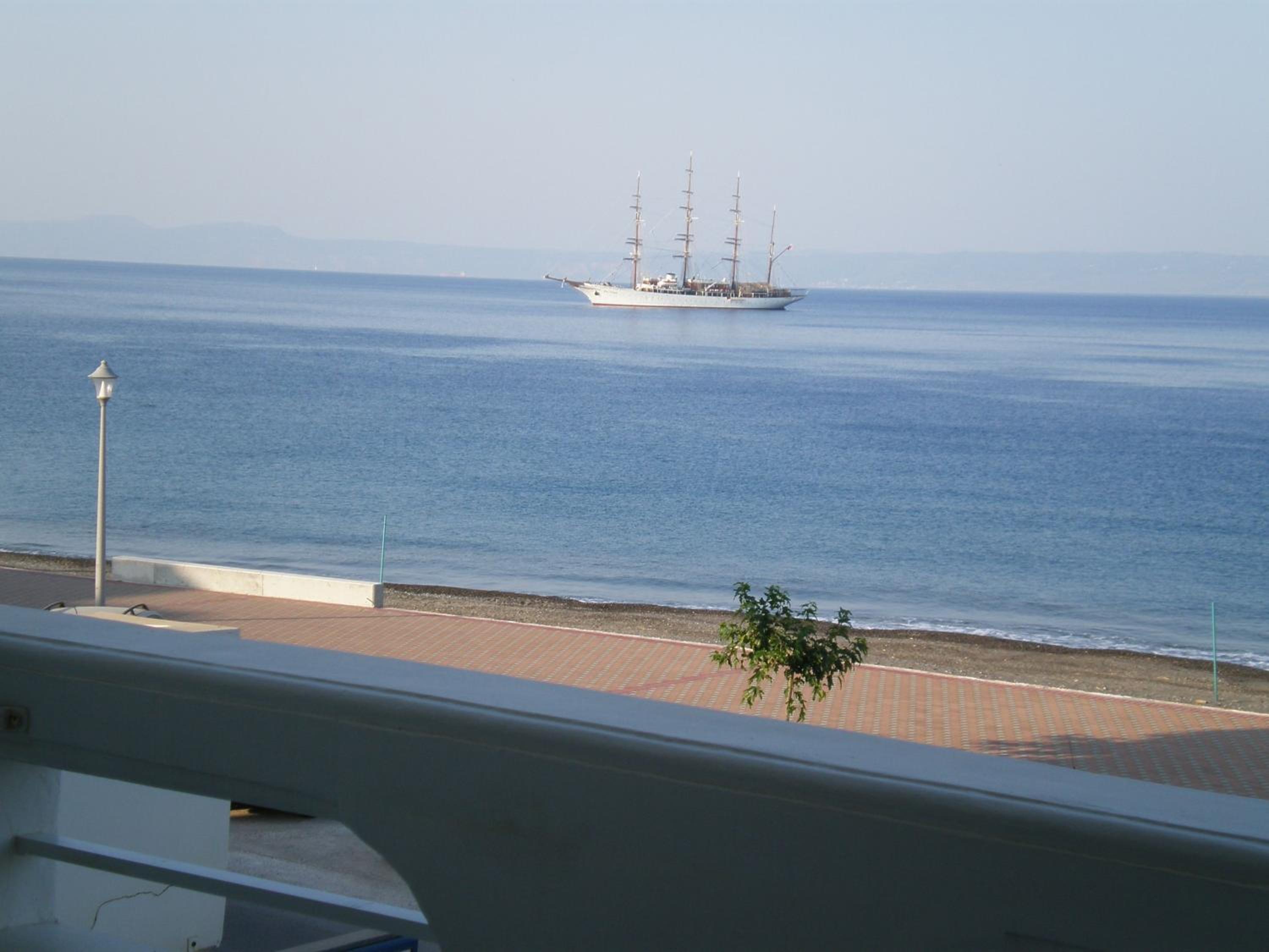 Double Room with Sea View - Photo 10