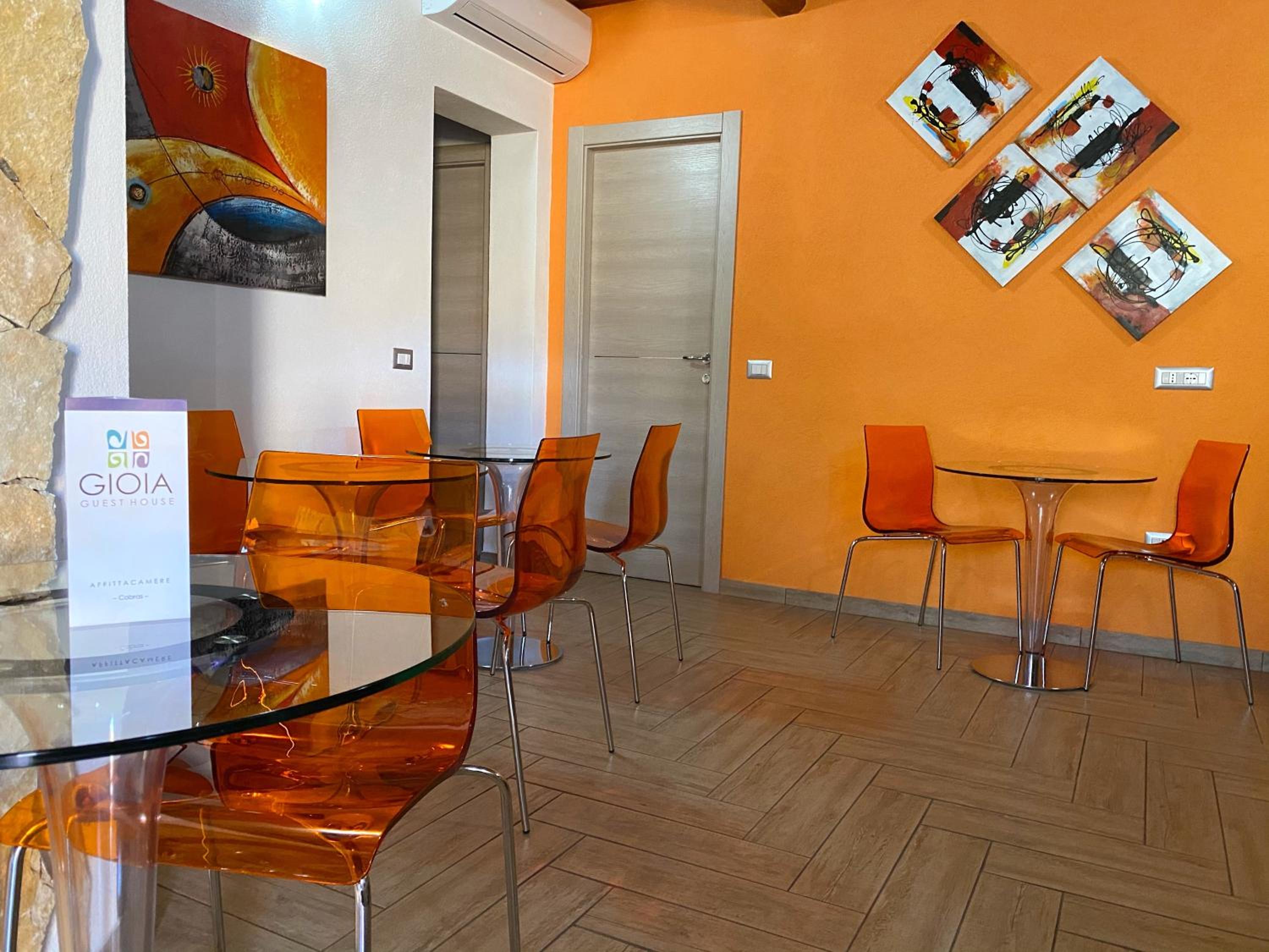 Family Room with Private Bathroom - Photo 8