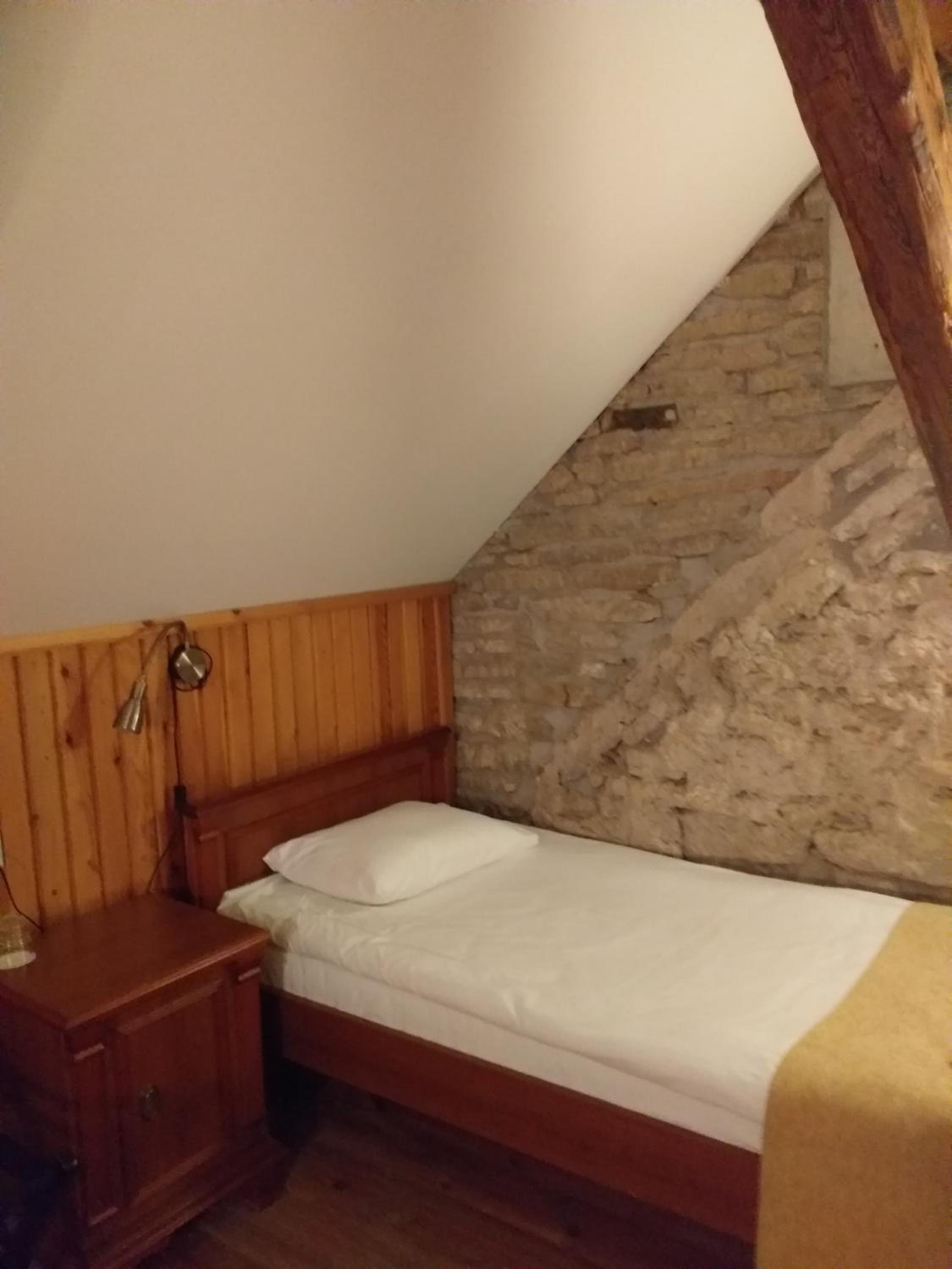 Economy Triple Room with Shared Bathroom photo 2