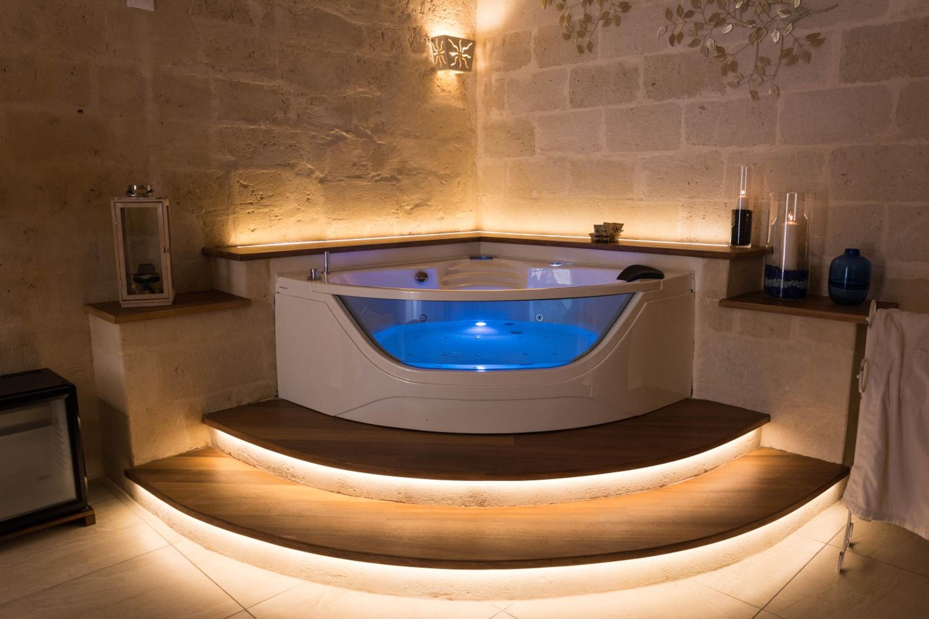 Suite with Spa Bath - Photo 2