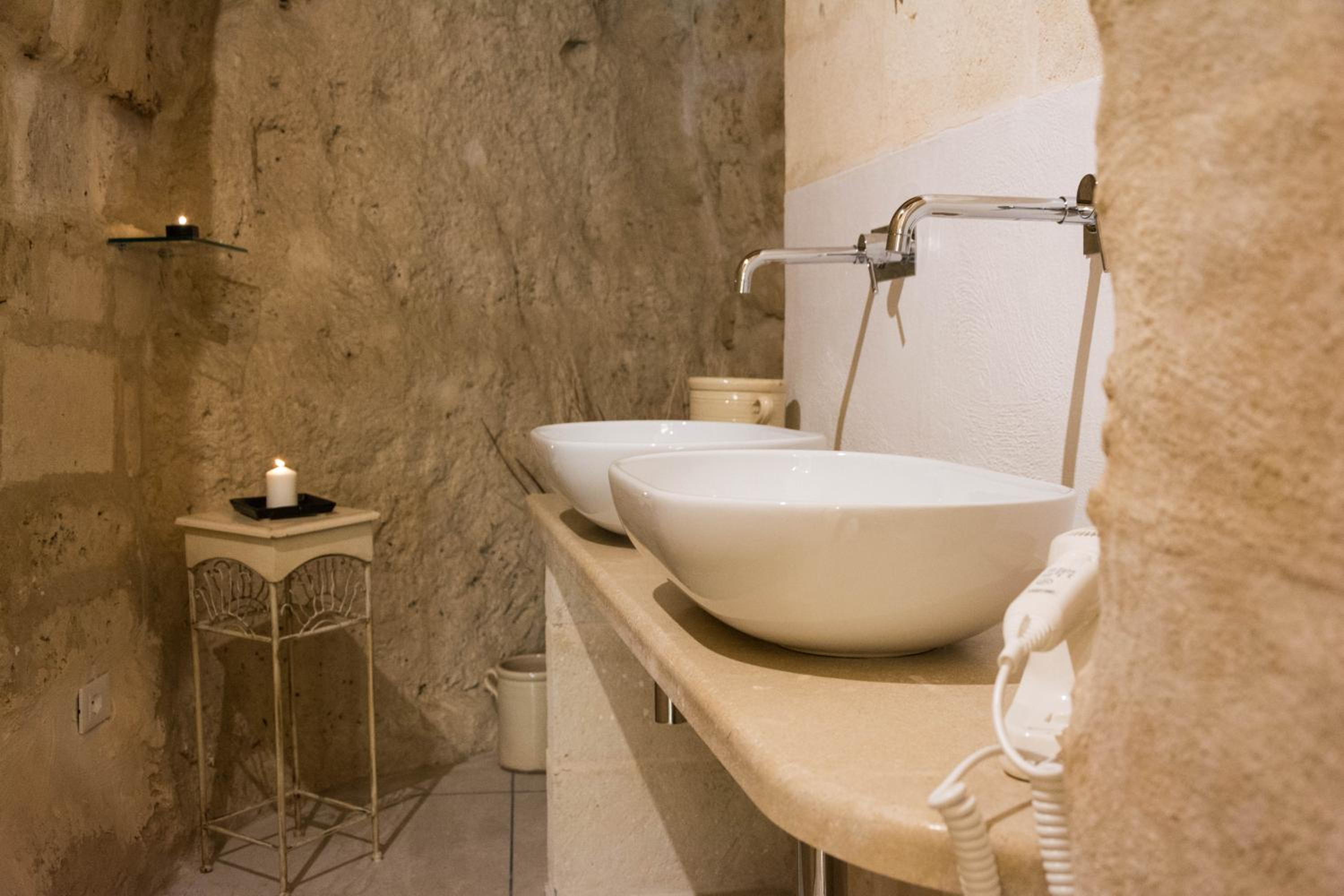 Suite with Spa Bath - Photo 3