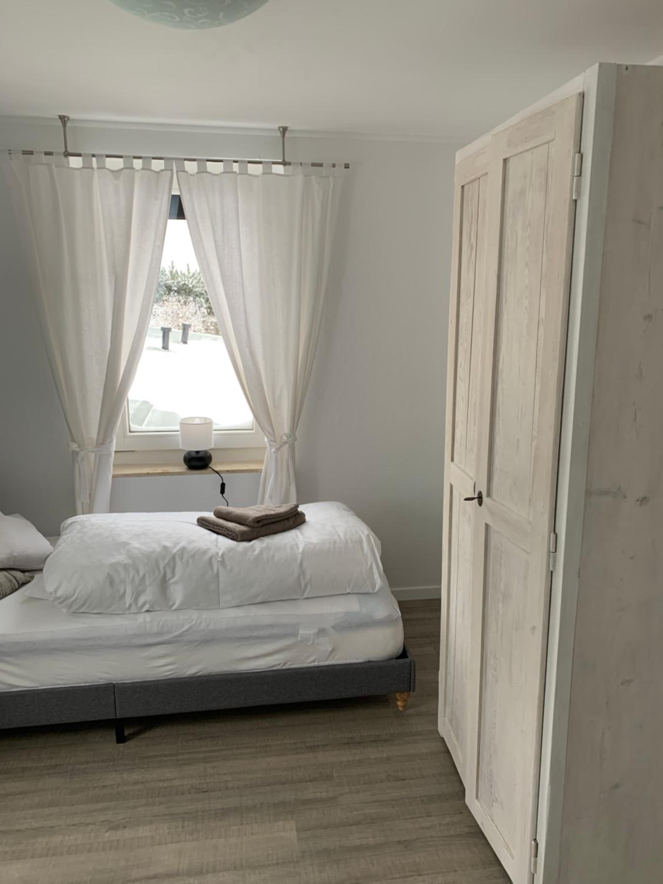 Single Room with Private Bathroom photo 2
