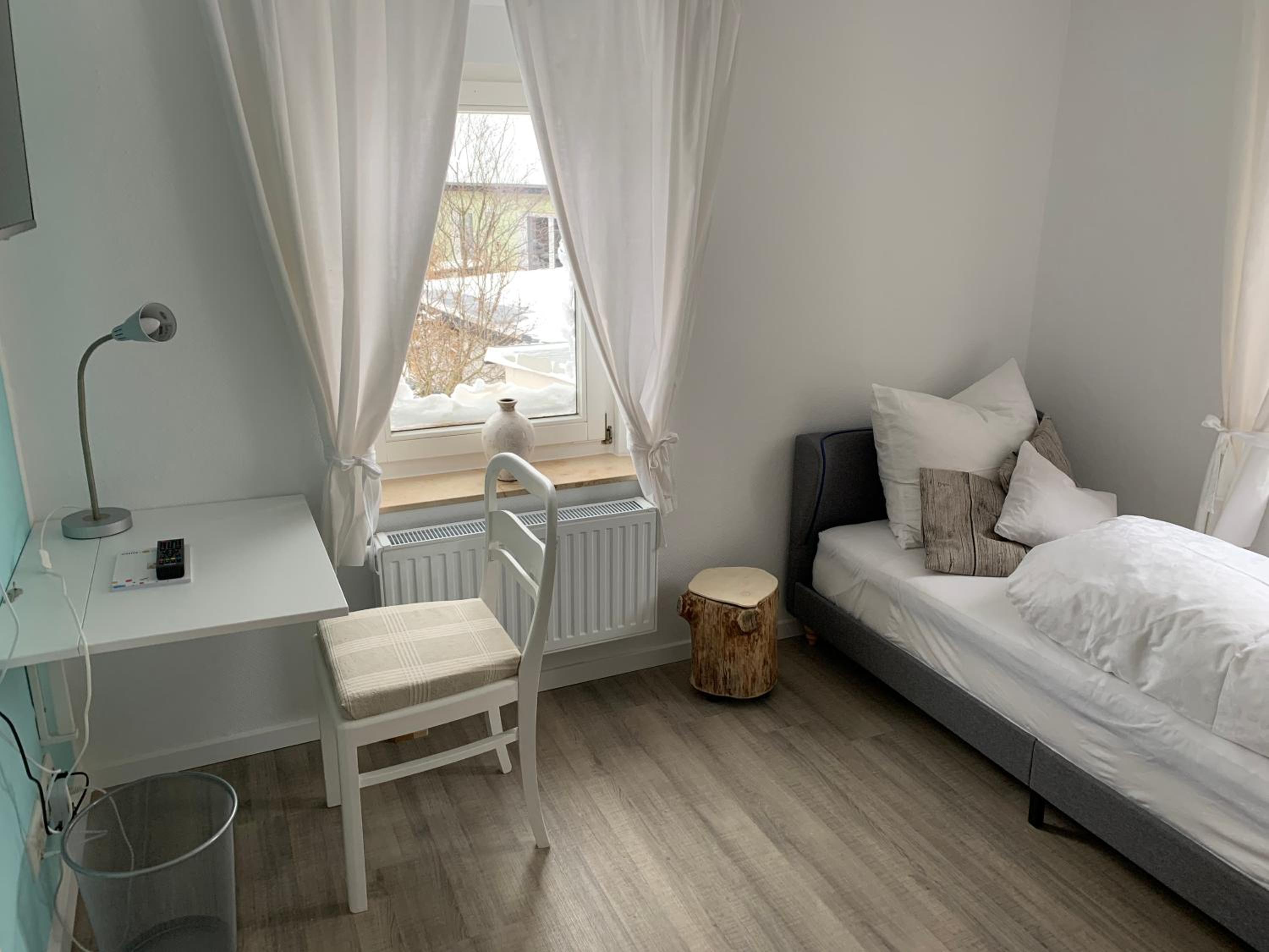 Single Room with Private Bathroom photo 1
