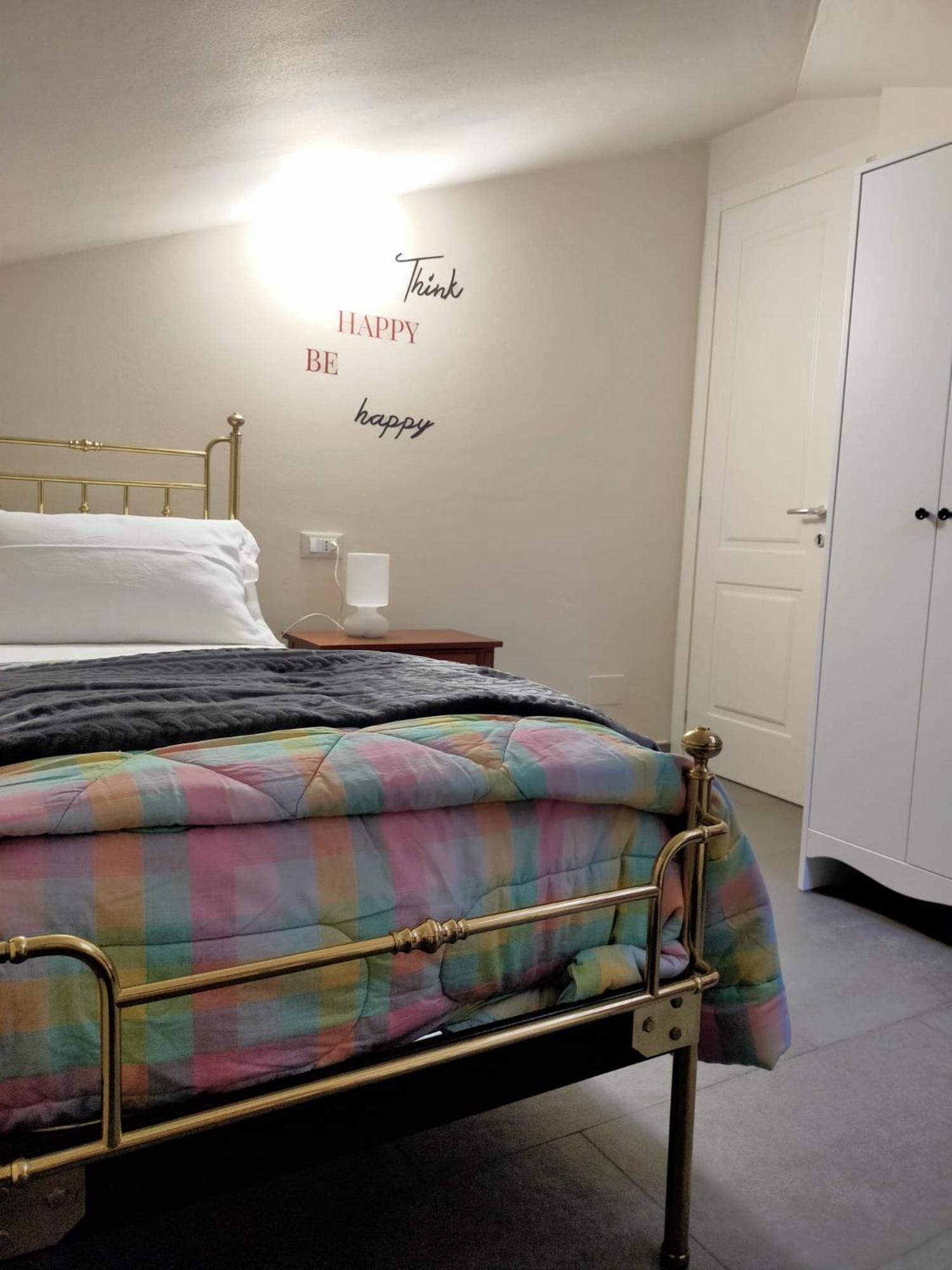 Single Room with Shared Shower and Toilet photo 1