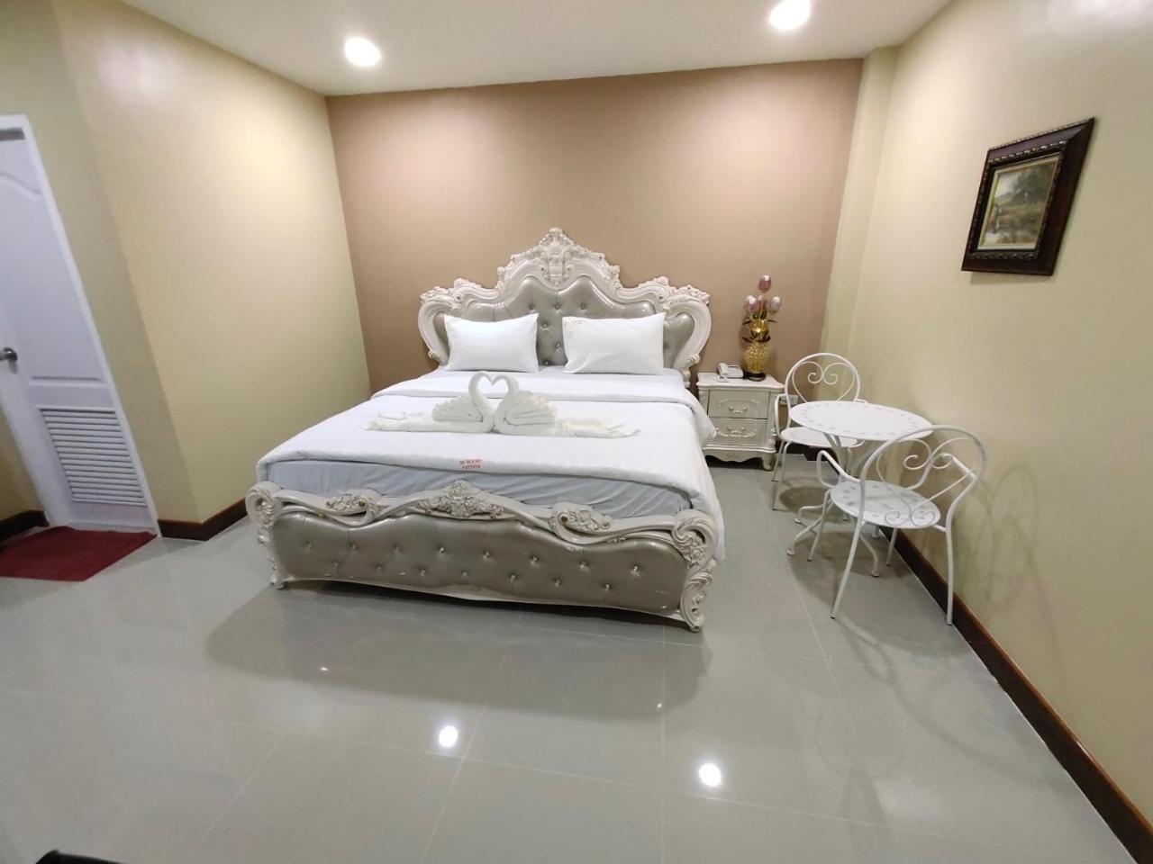 Standard Queen Room - Photo 6