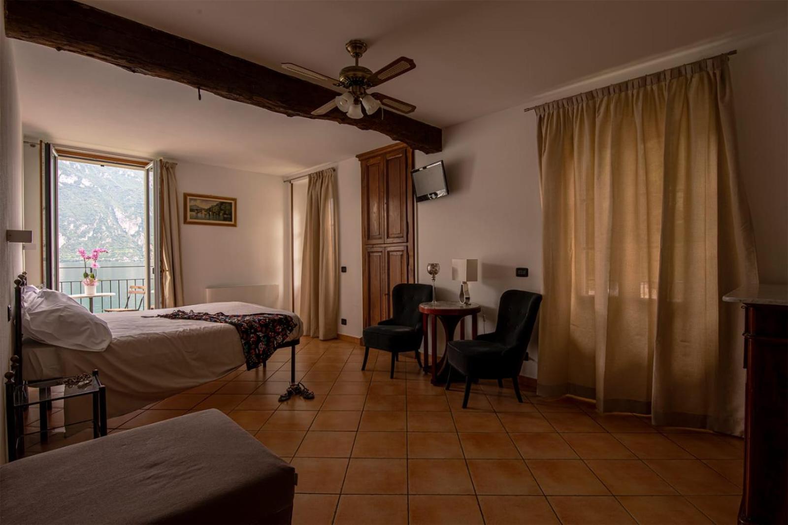 Superior Double Room with Lake View