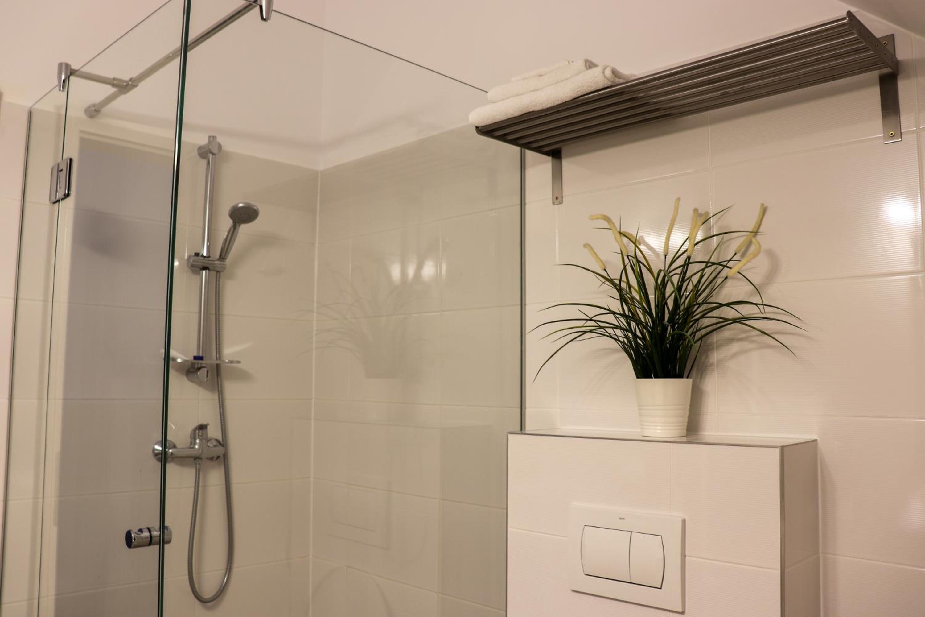 One-Bedroom Apartment - Photo 5