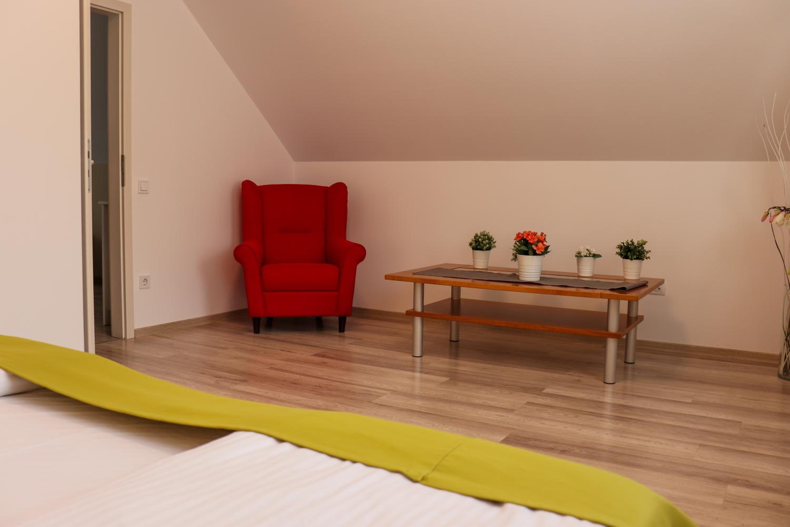 One-Bedroom Apartment - Photo 6