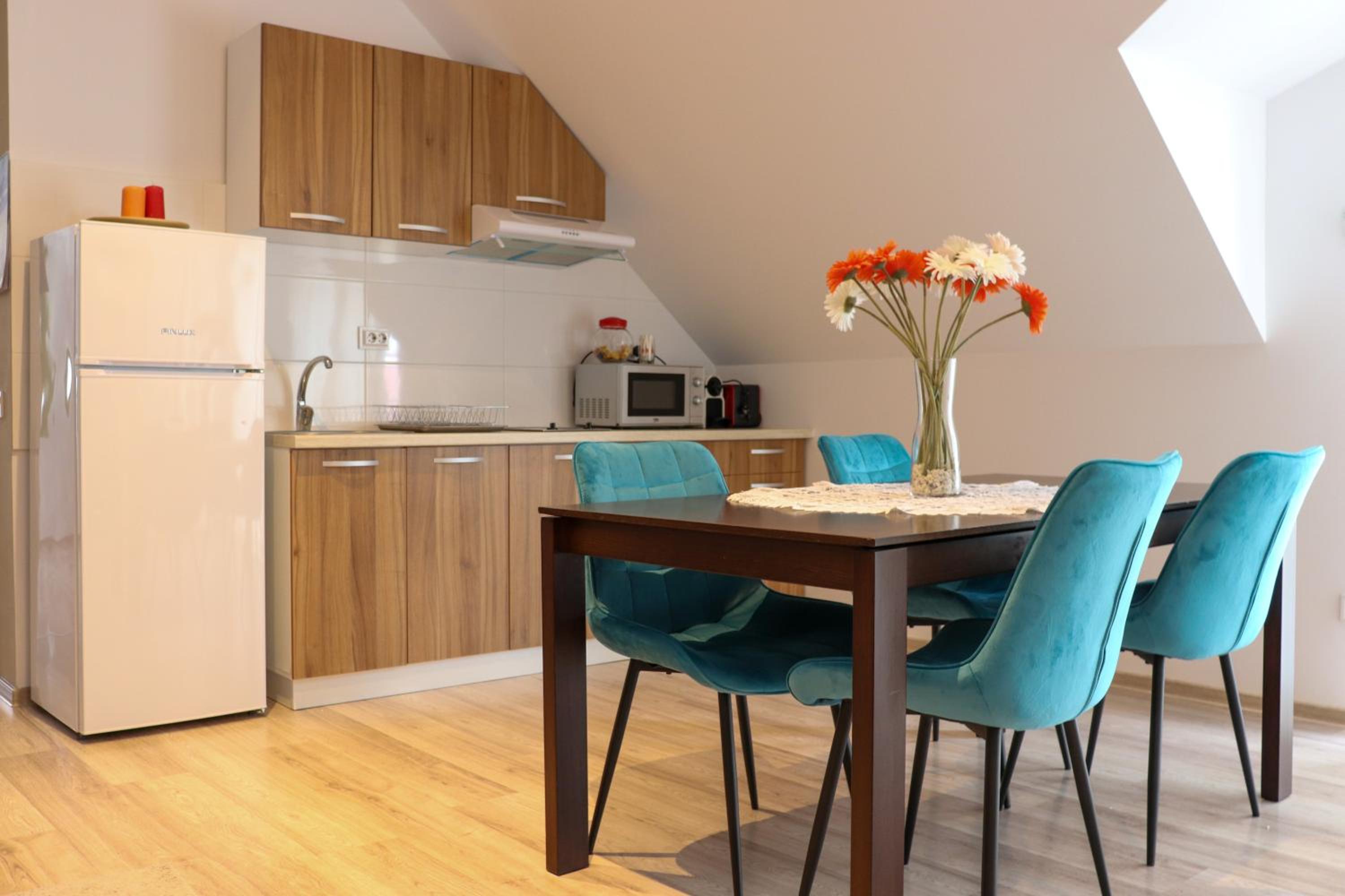 One-Bedroom Apartment - Photo 2