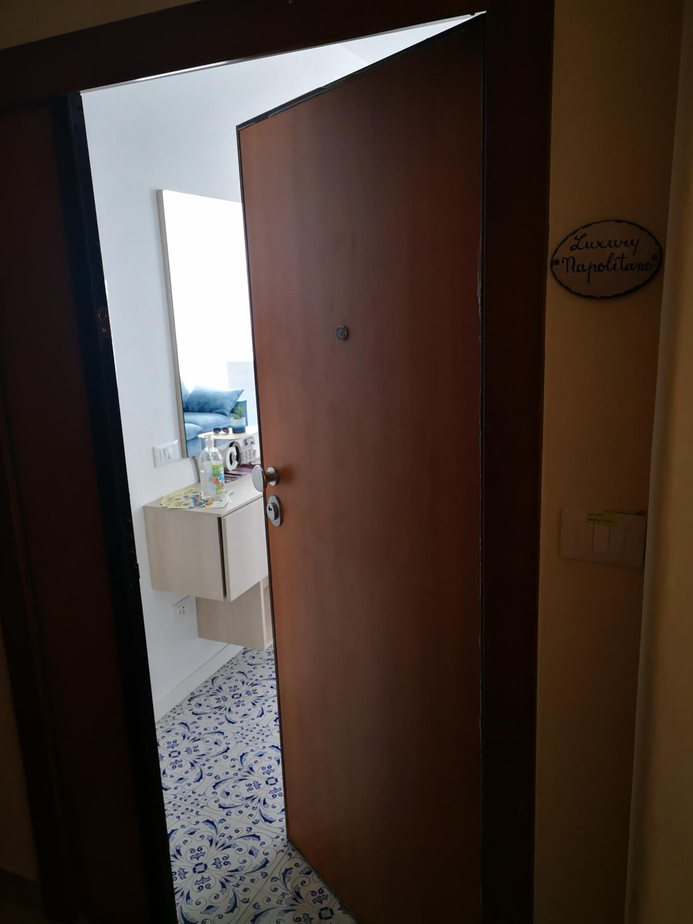 Deluxe Double Room with Balcony - Photo 11