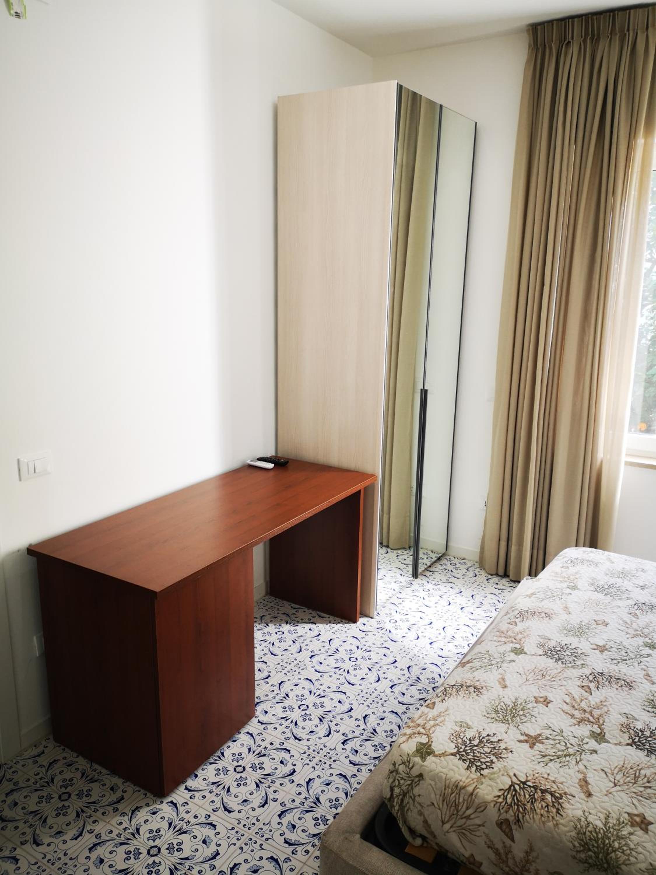 Deluxe Double Room with Balcony - Photo 16