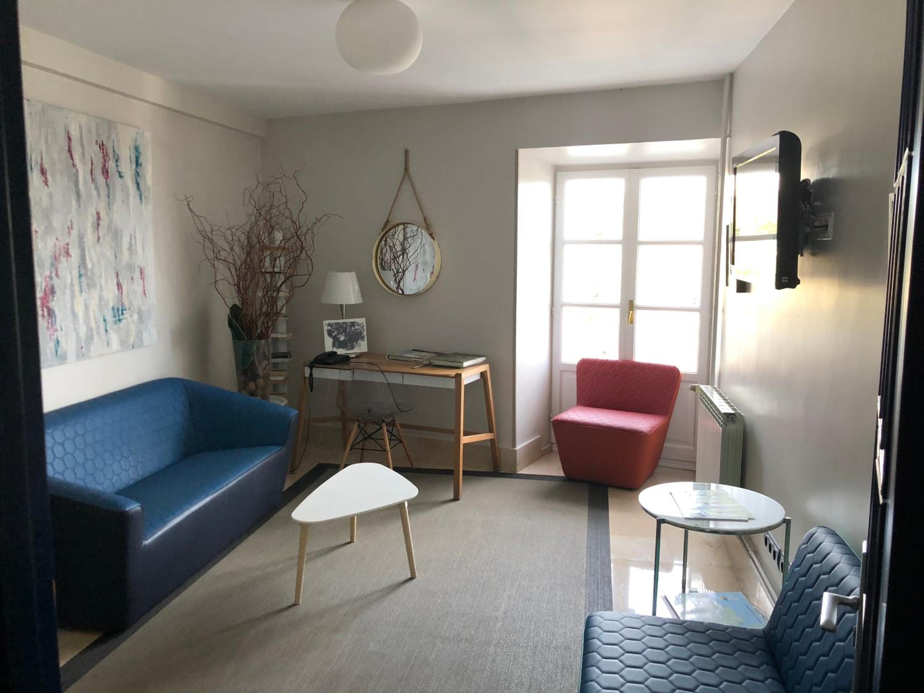 Double Room with Balcony and Sea View - Photo 10