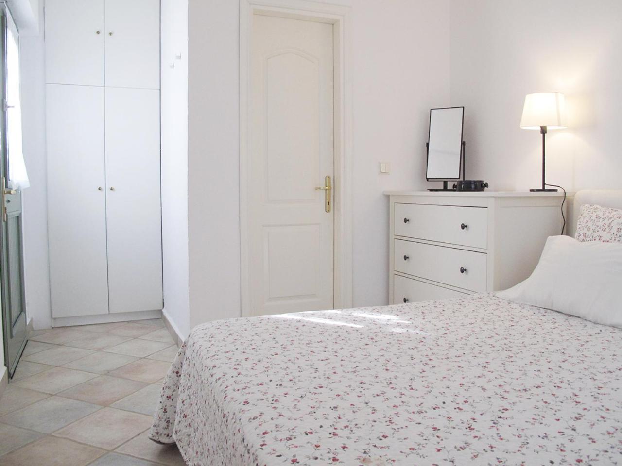 Three-Bedroom House photo 3