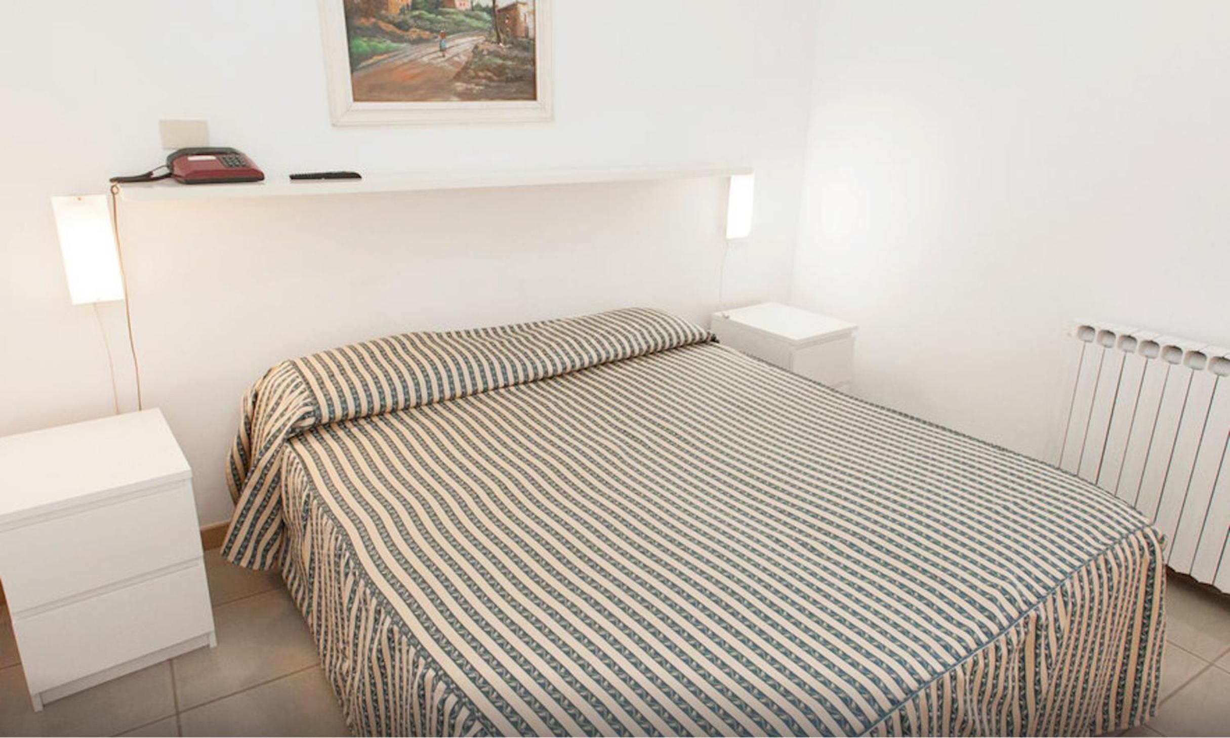 Standard Double Room - Photo 11