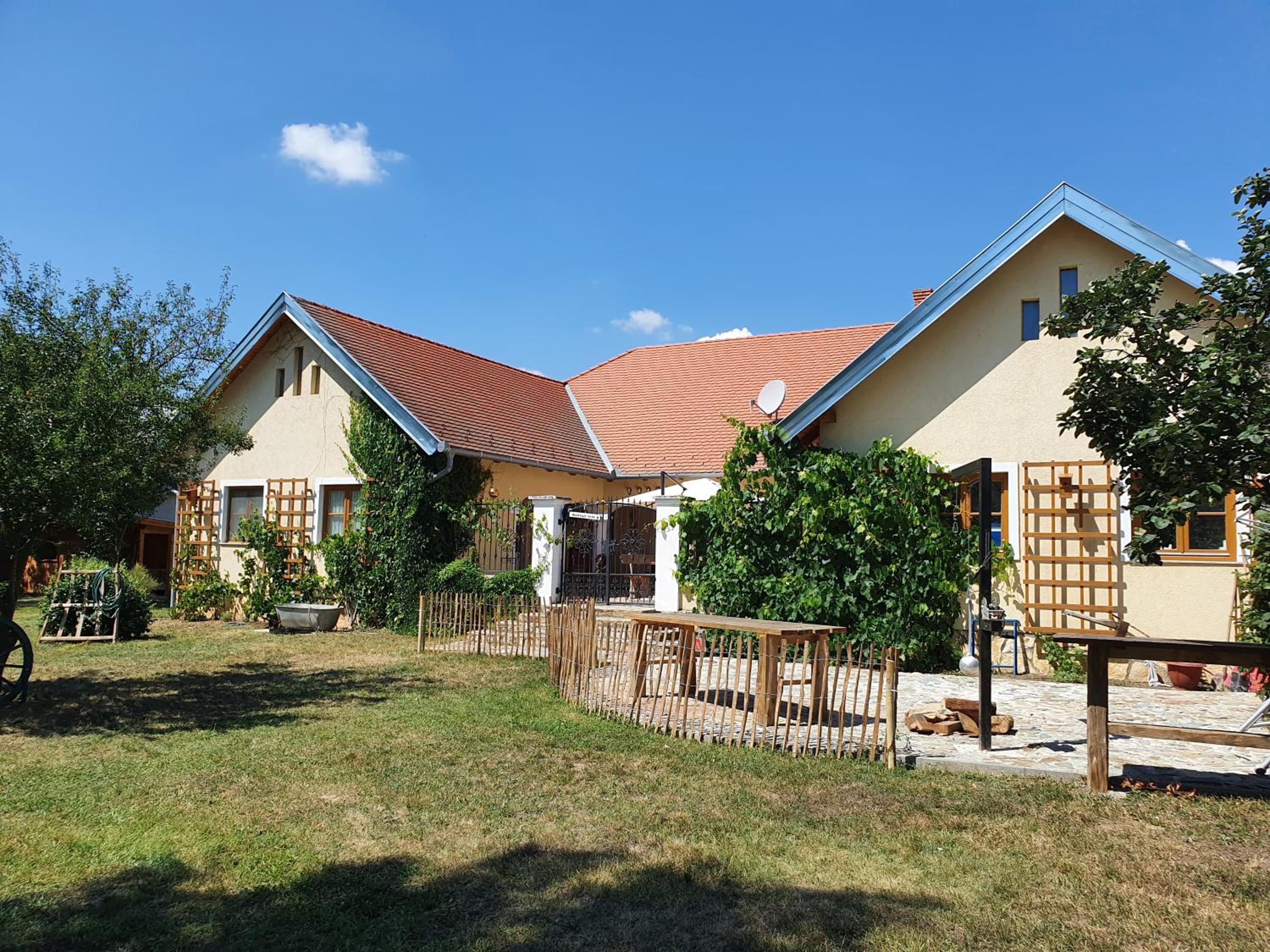 Four-Bedroom House photo 2