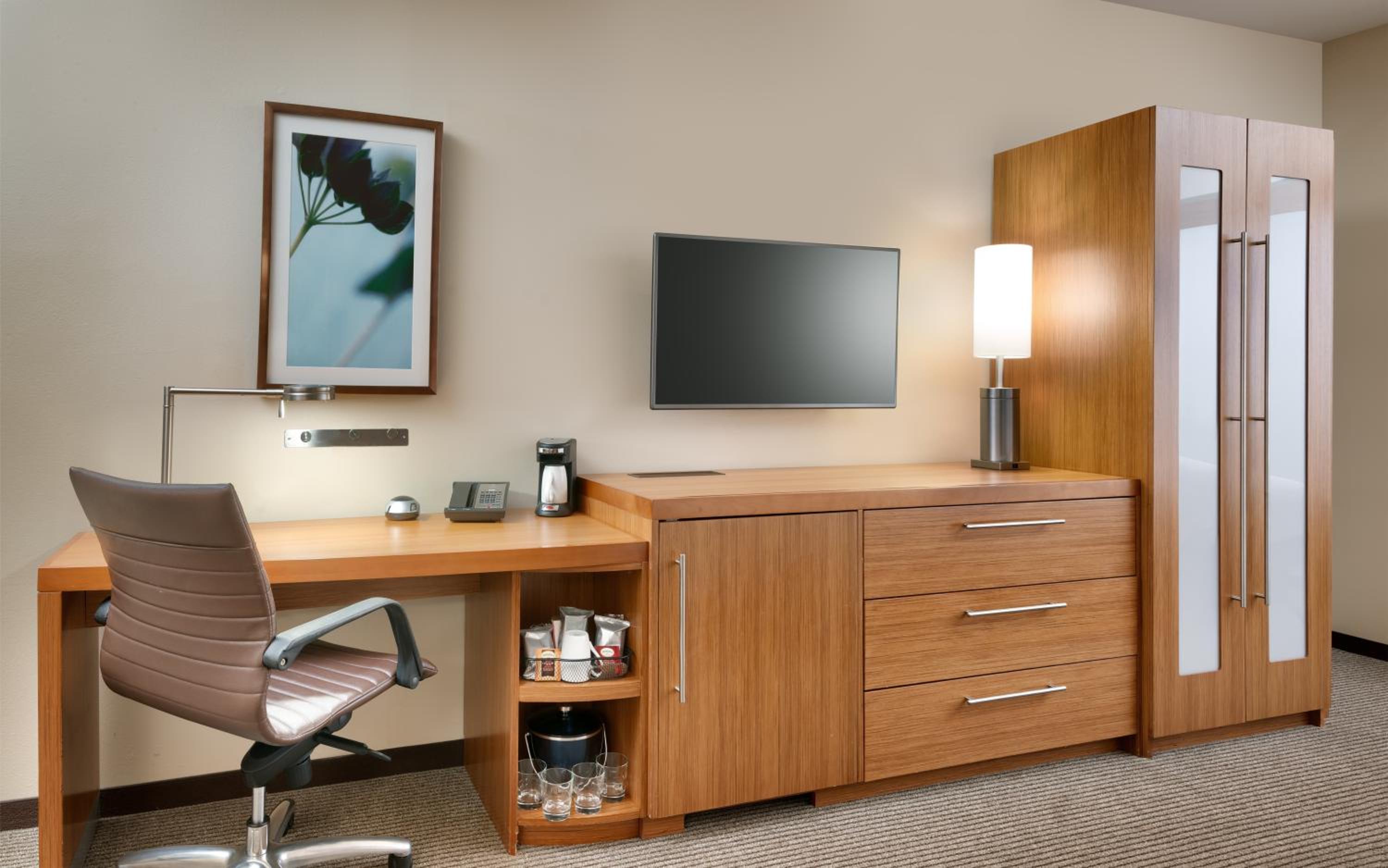 King Room with Sofa Bed and Roll-In Shower - Disability Access at Hyatt Place Lansing-East in Lansing