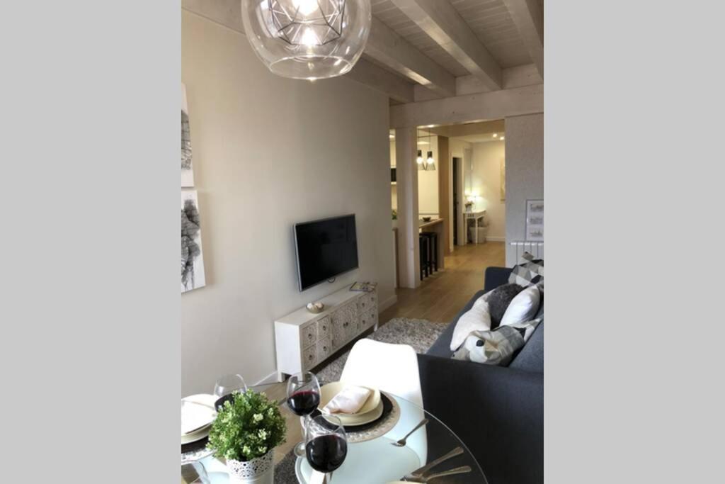 Apartment with Balcony - Photo 4